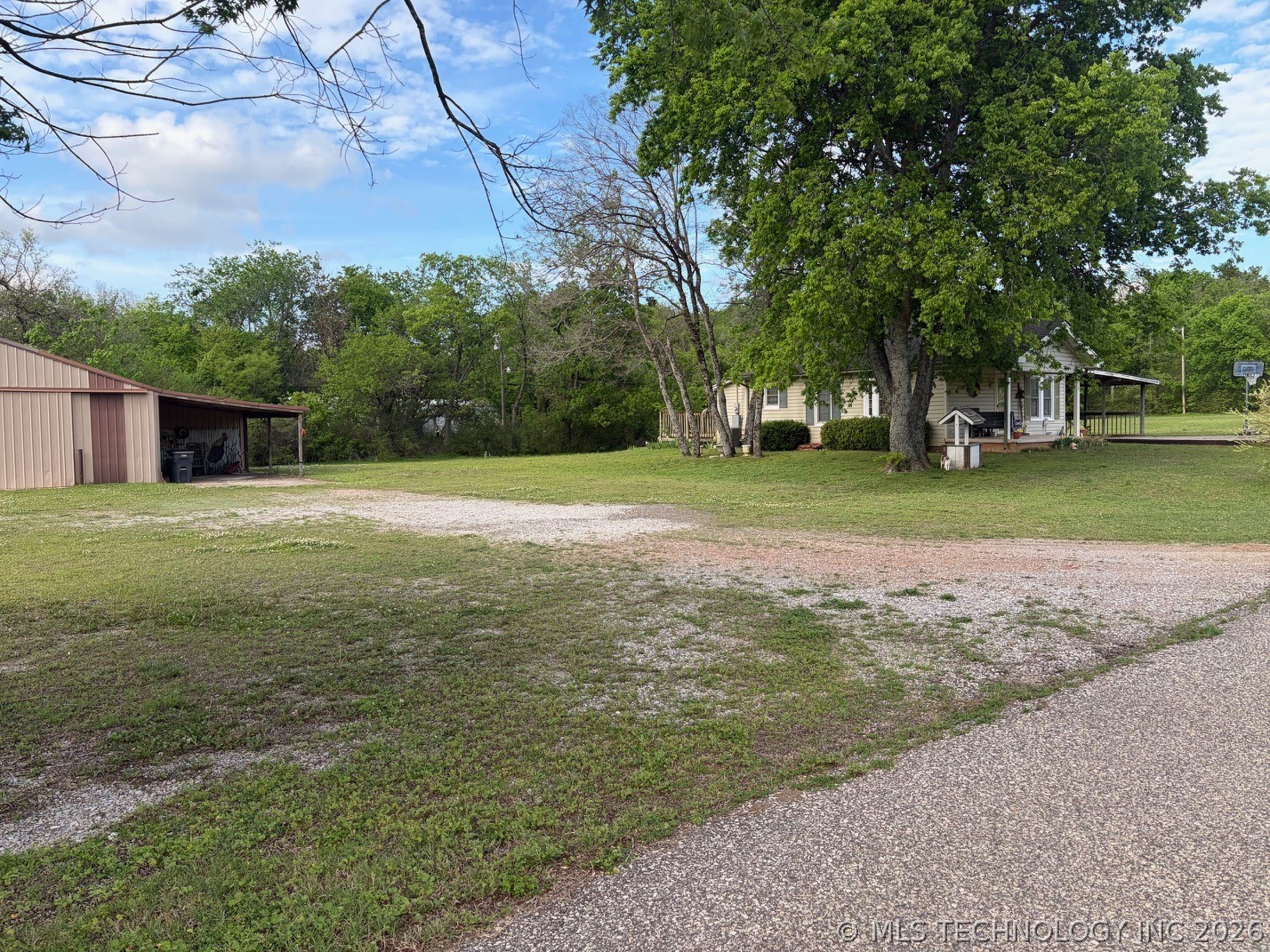 416 W Ash Street Maud OK 74854