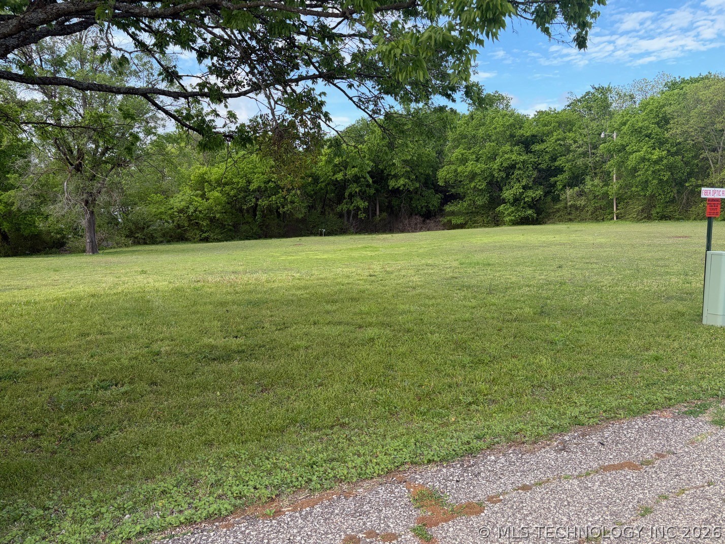 416 W Ash Street Maud OK 74854