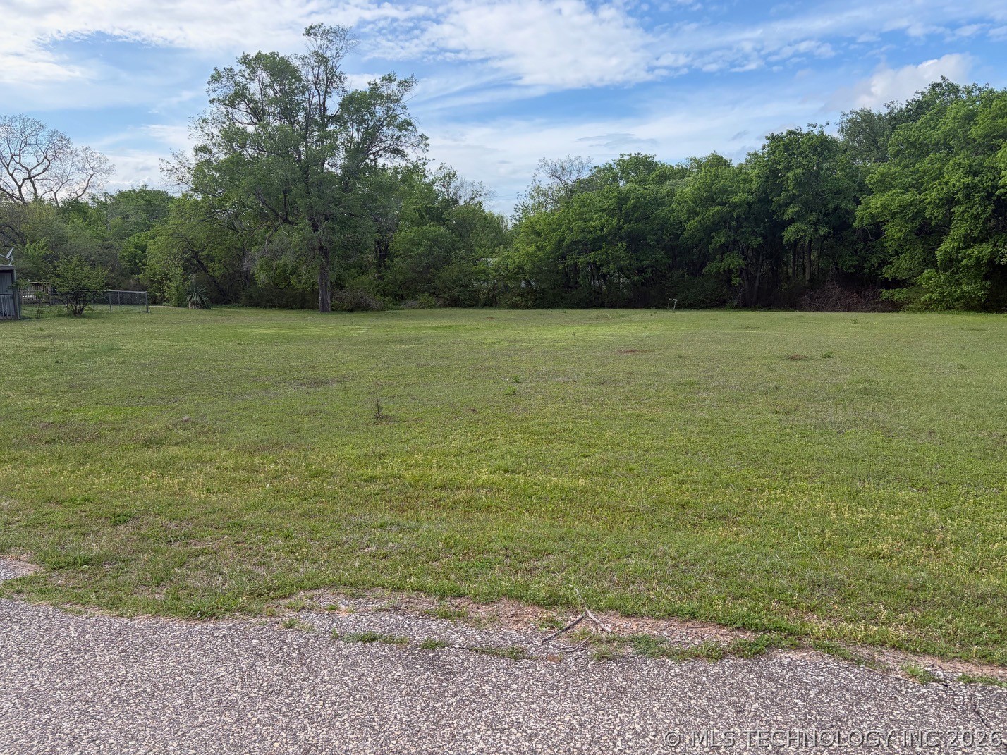 416 W Ash Street Maud OK 74854
