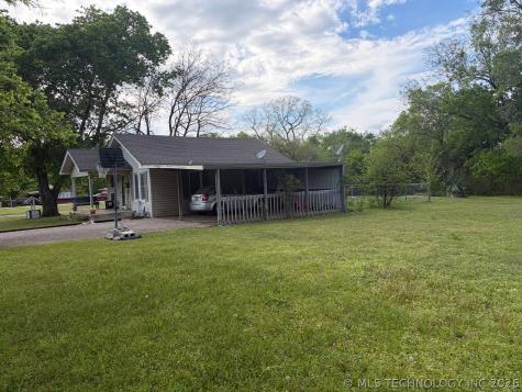 416 W Ash Street Maud OK 74854