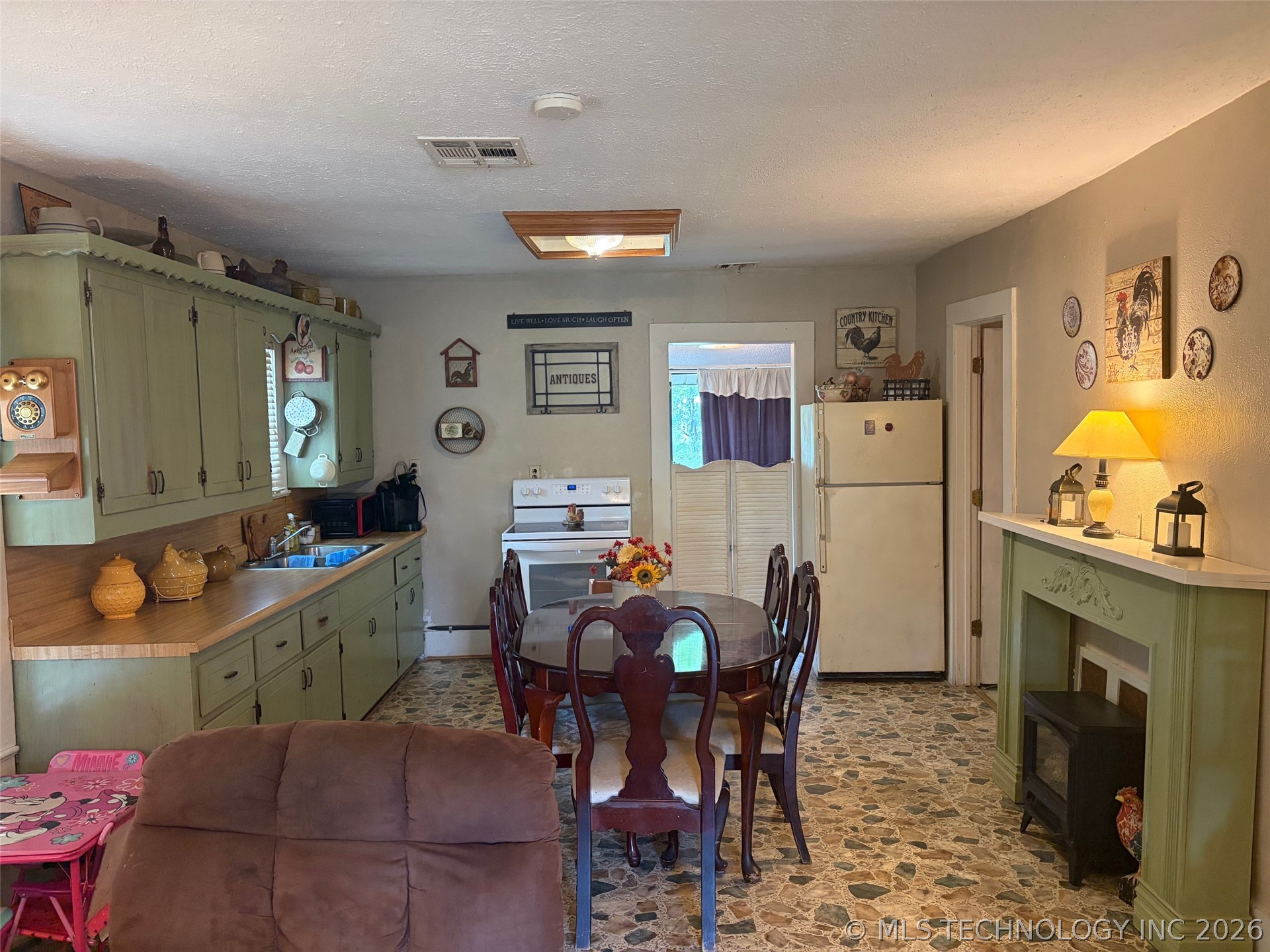 416 W Ash Street Maud OK 74854
