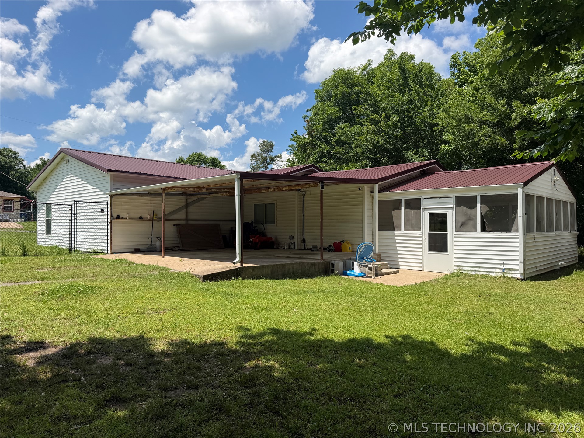 102 N 3rd Street Hartshorne OK 74547