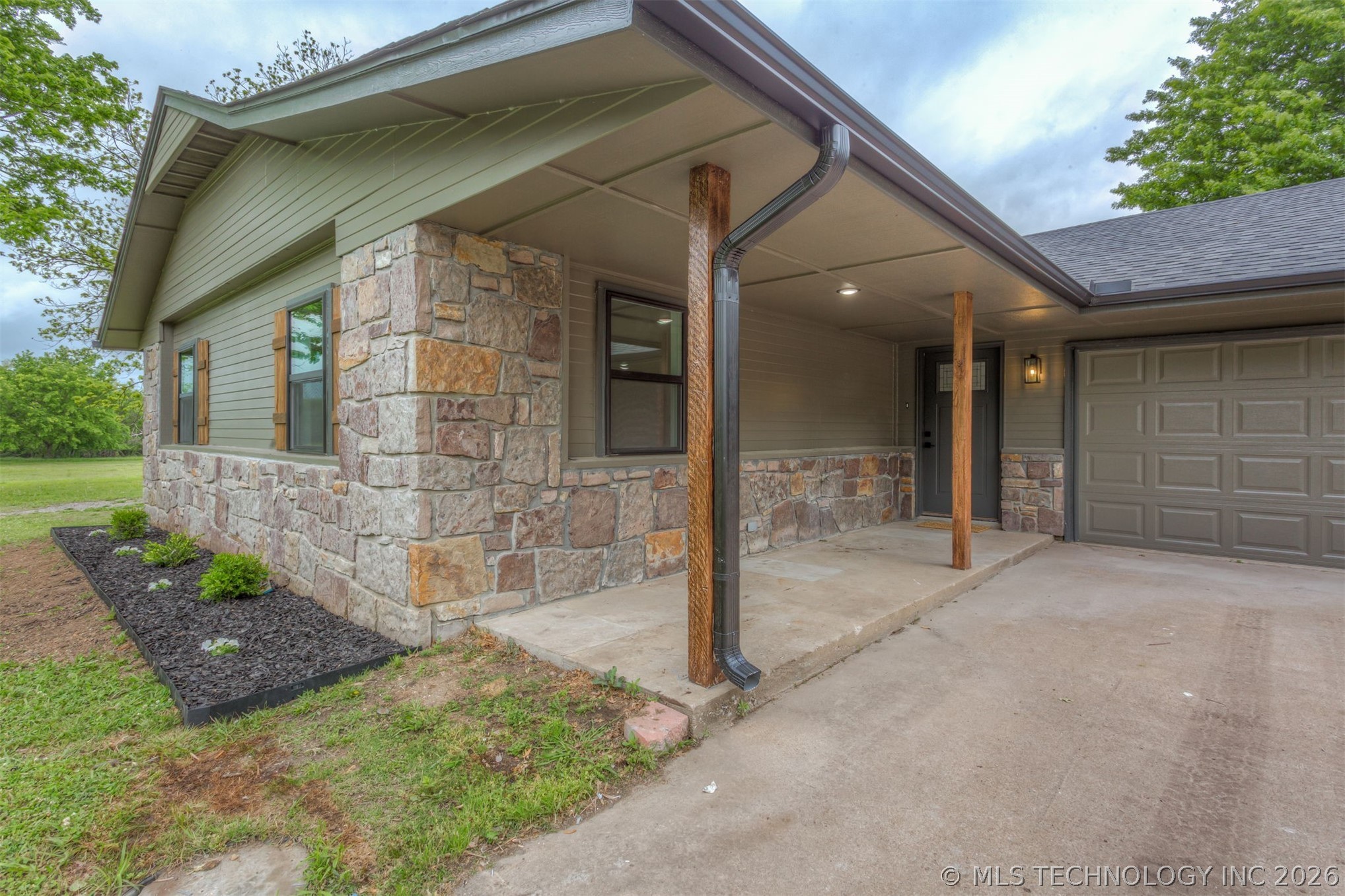 418 W Cooweescoowee Avenue W Oologah OK 74053