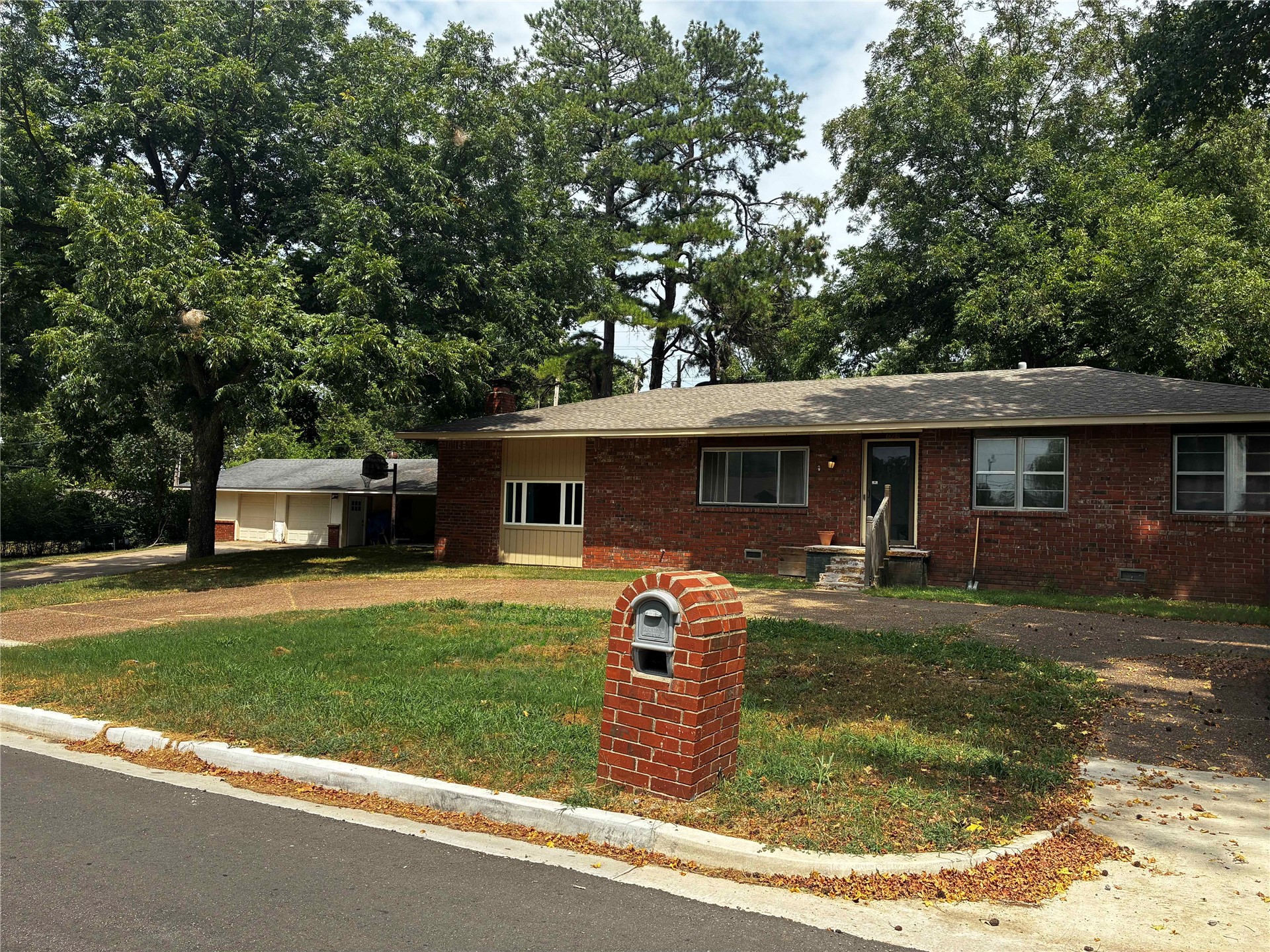 1913 White Avenue Tahlequah OK 74464