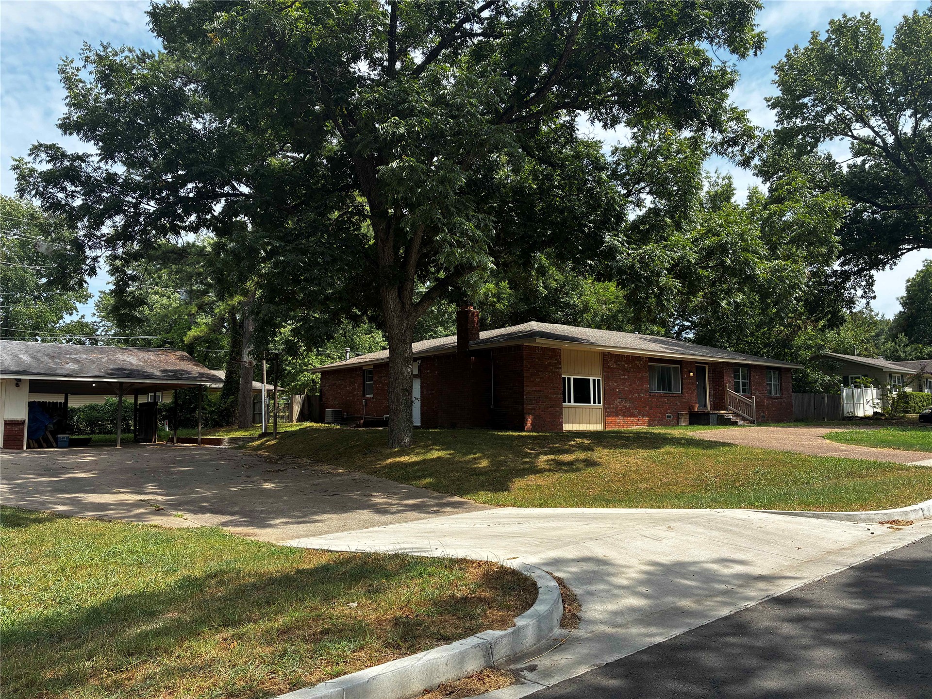 1913 White Avenue Tahlequah OK 74464