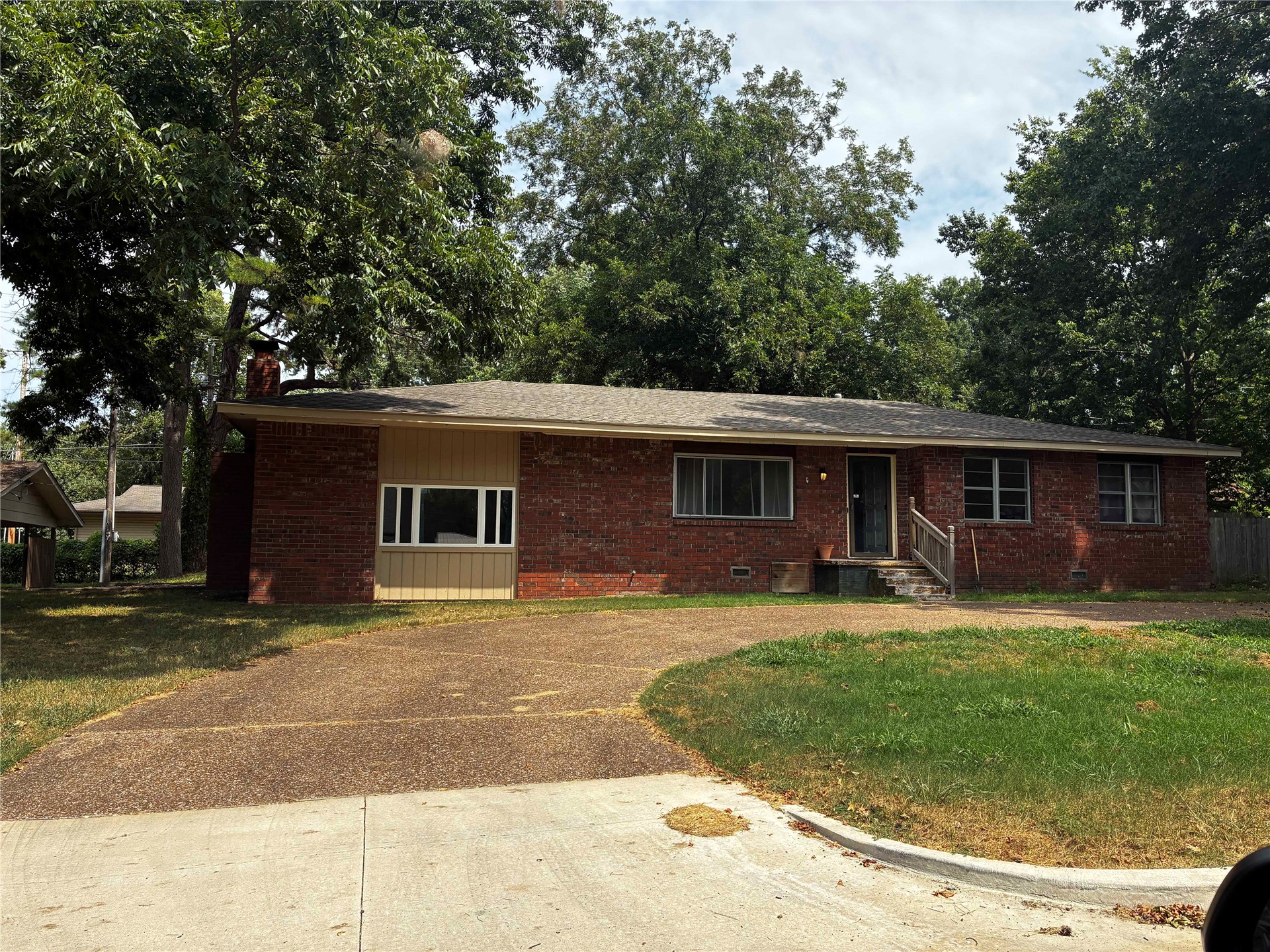 1913 White Avenue Tahlequah OK 74464