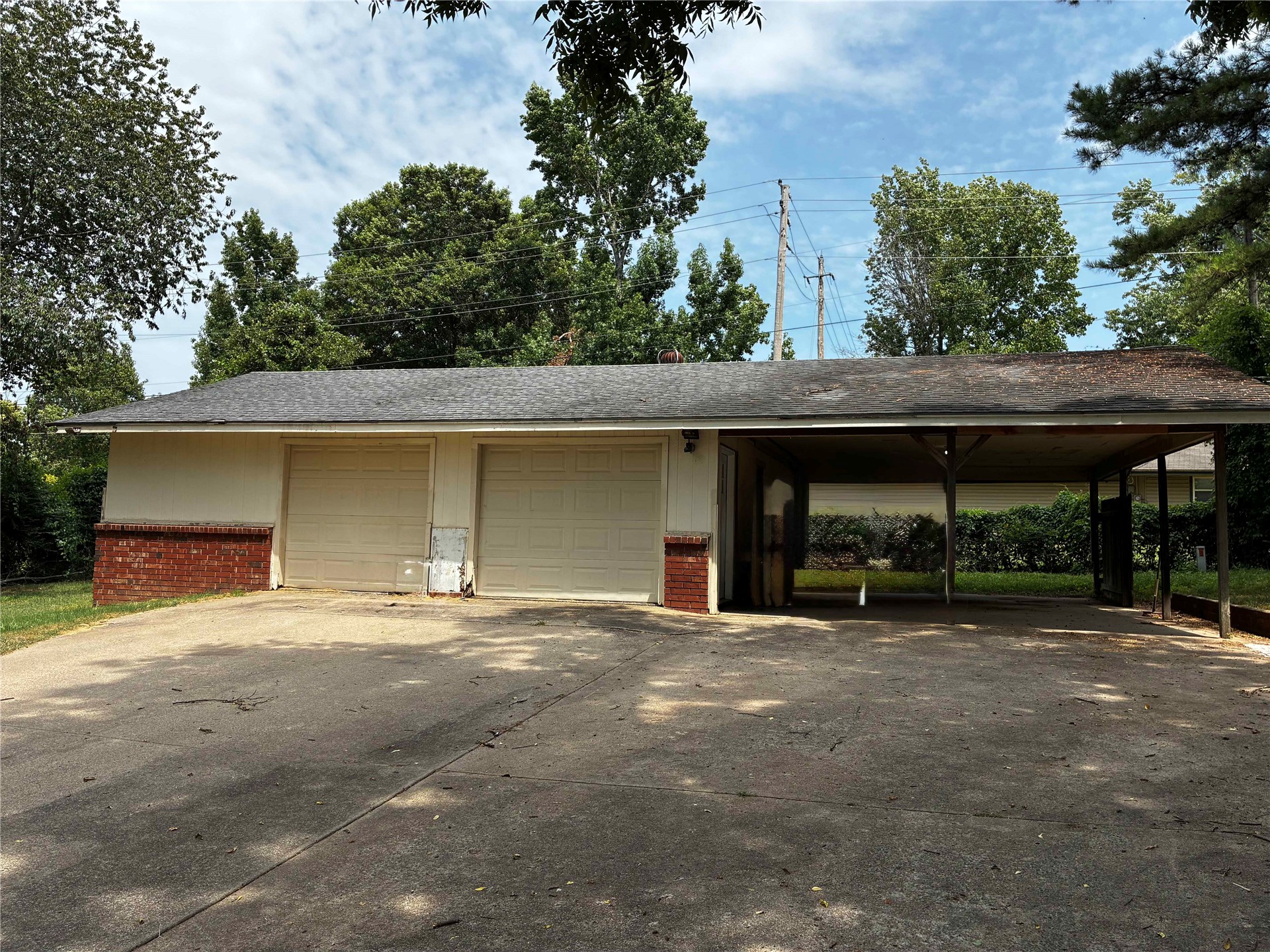 1913 White Avenue Tahlequah OK 74464