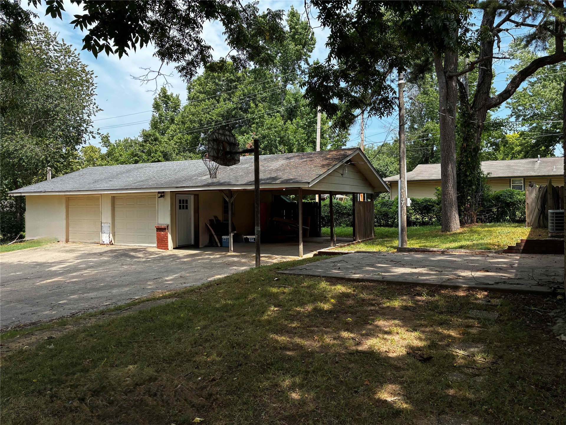 1913 White Avenue Tahlequah OK 74464