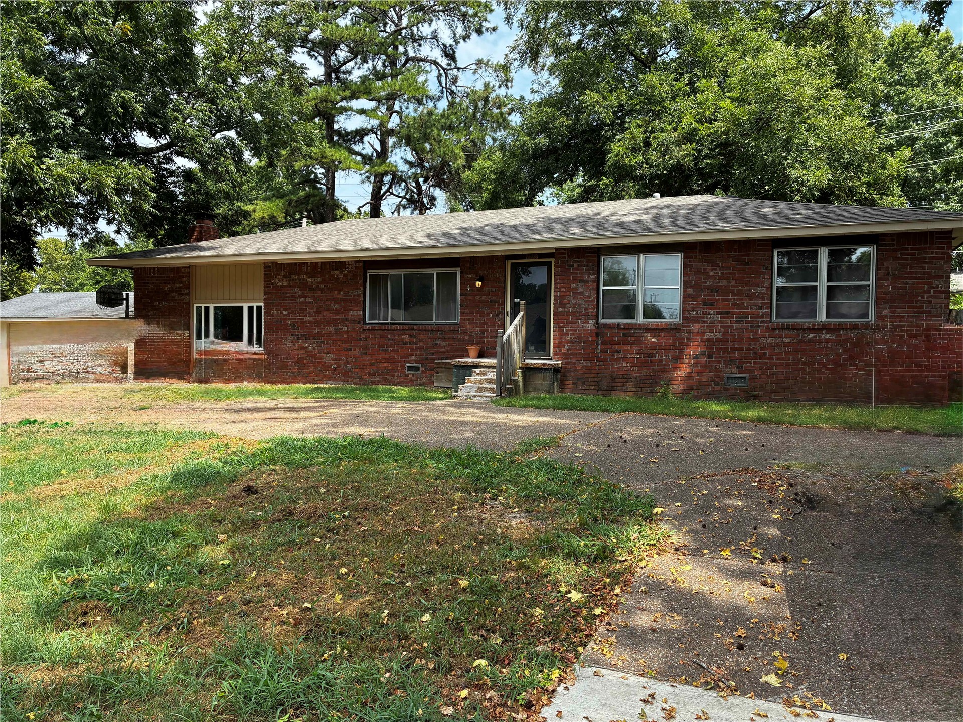 1913 White Avenue Tahlequah OK 74464