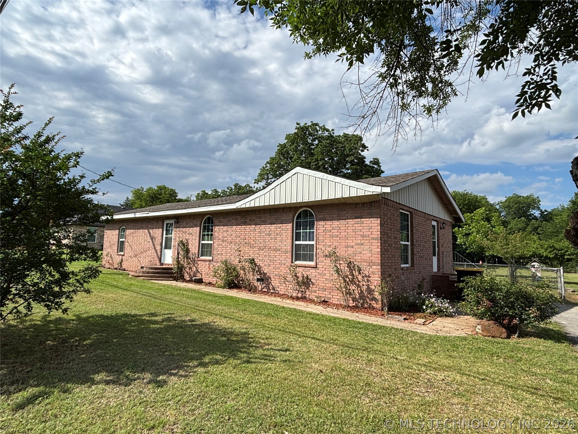 108 W Bryan Avenue Calera OK 74730