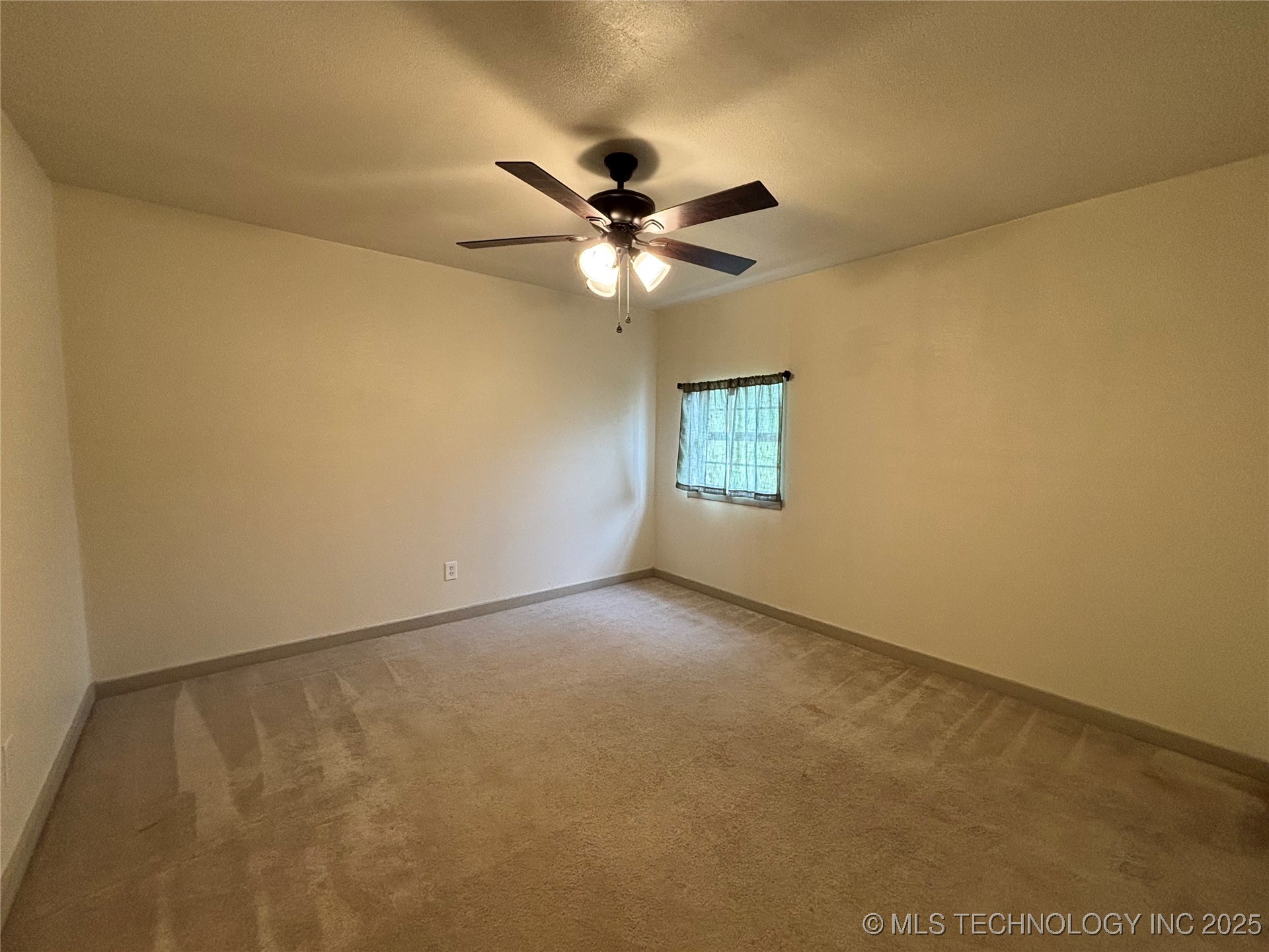 108 W Bryan Avenue Calera OK 74730
