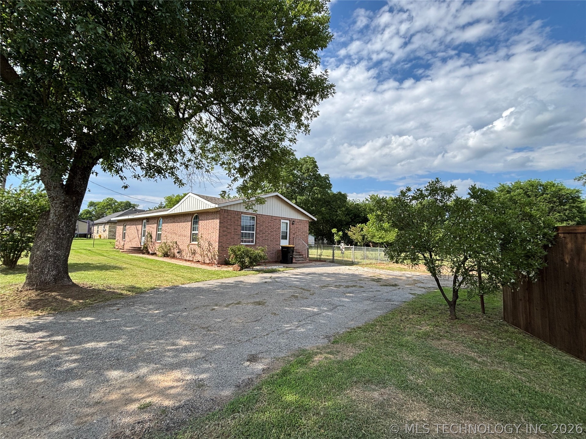 108 W Bryan Avenue Calera OK 74730