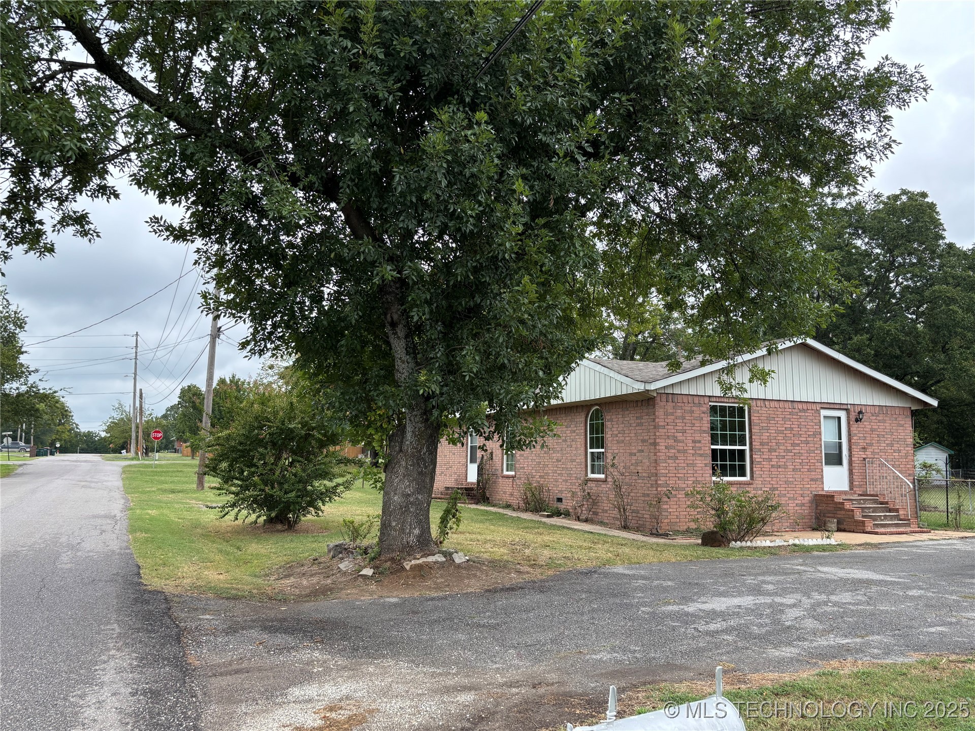 108 W Bryan Avenue Calera OK 74730