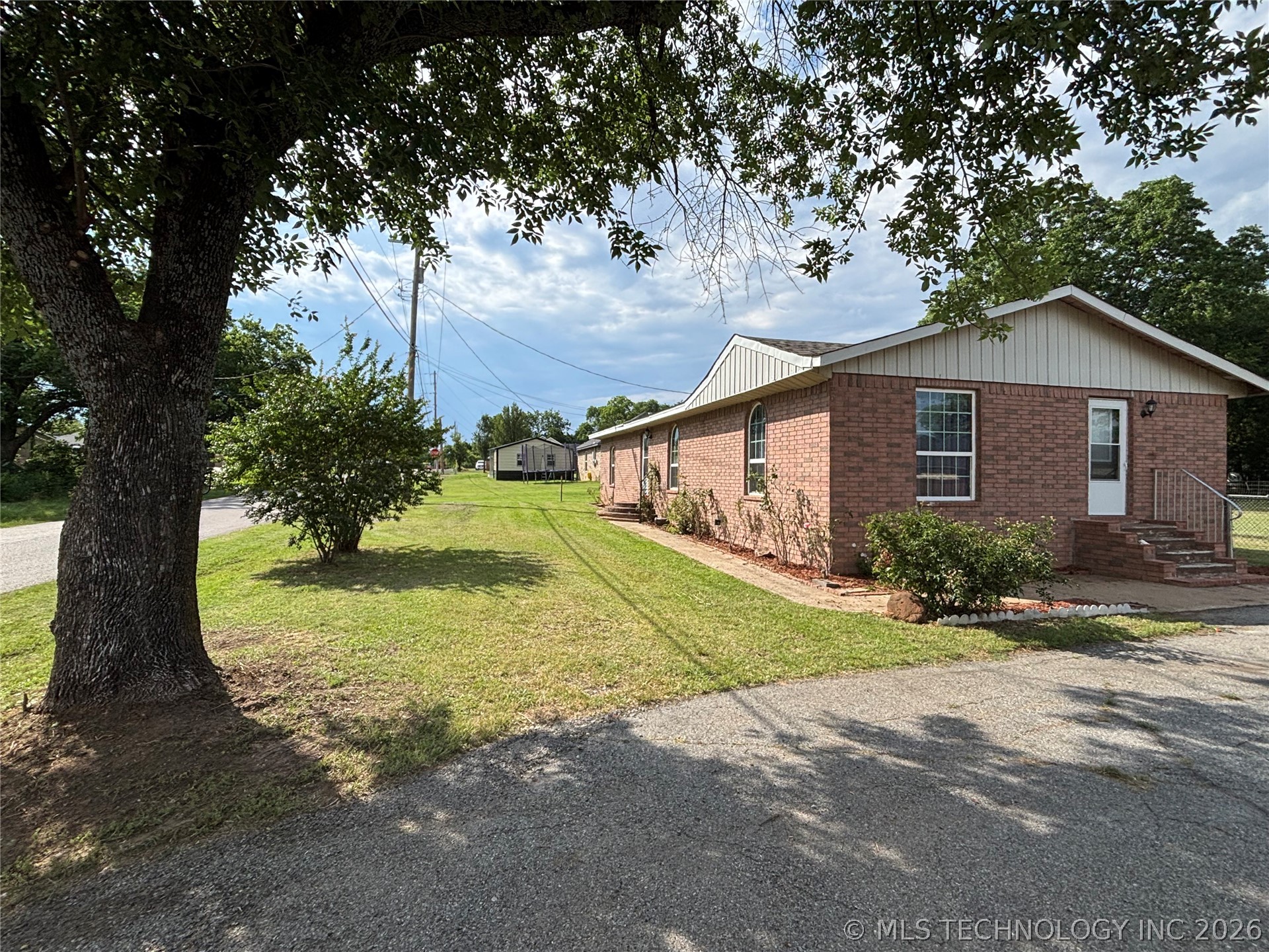 108 W Bryan Avenue Calera OK 74730
