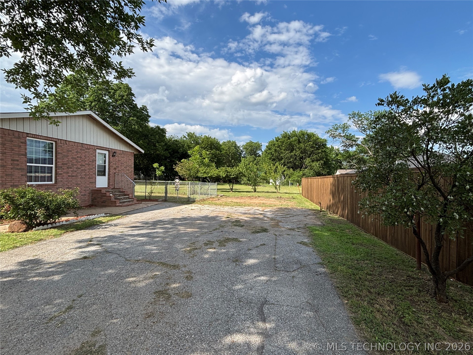 108 W Bryan Avenue Calera OK 74730
