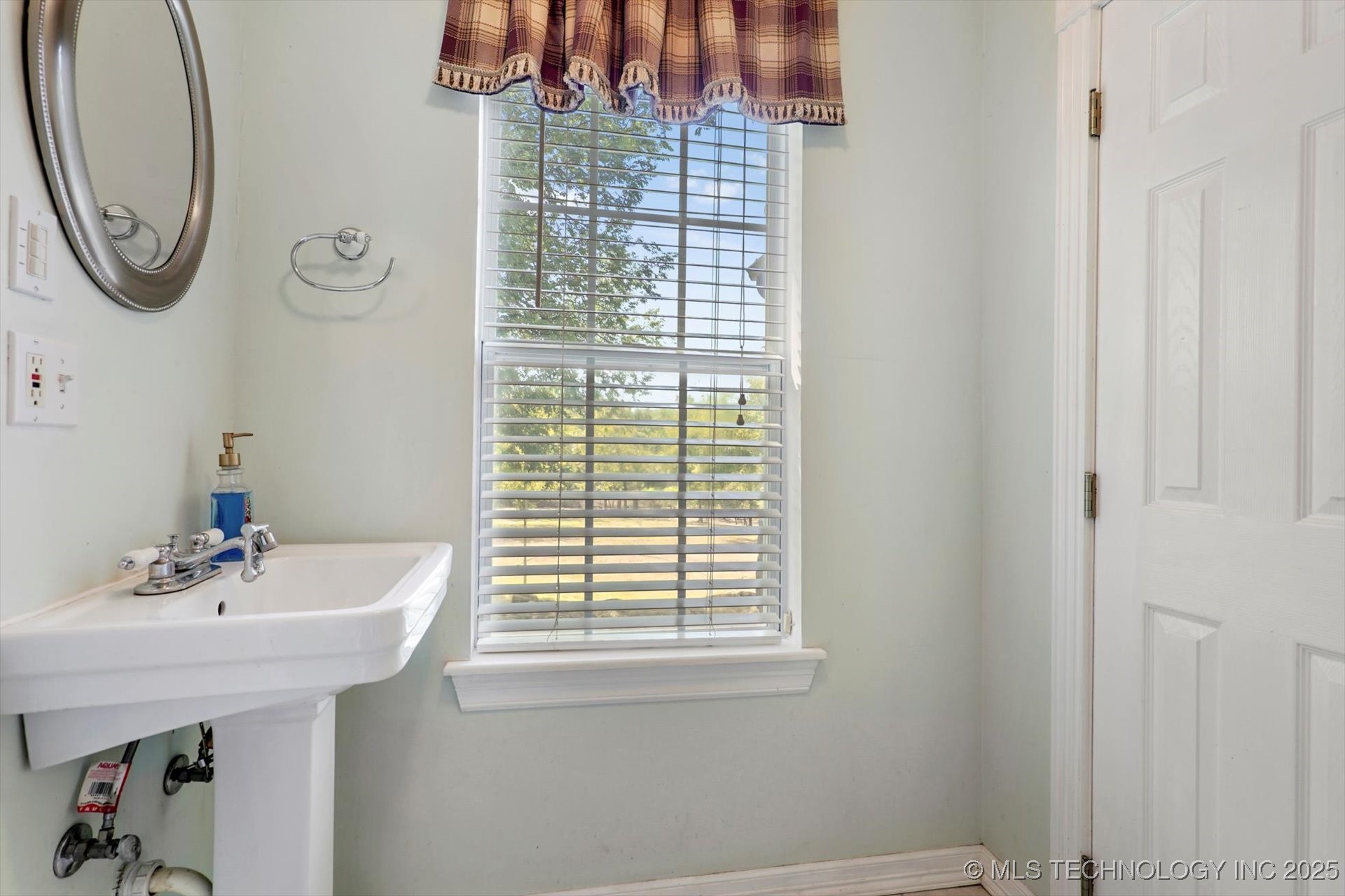 5055 E 425 Road Adair OK 74330