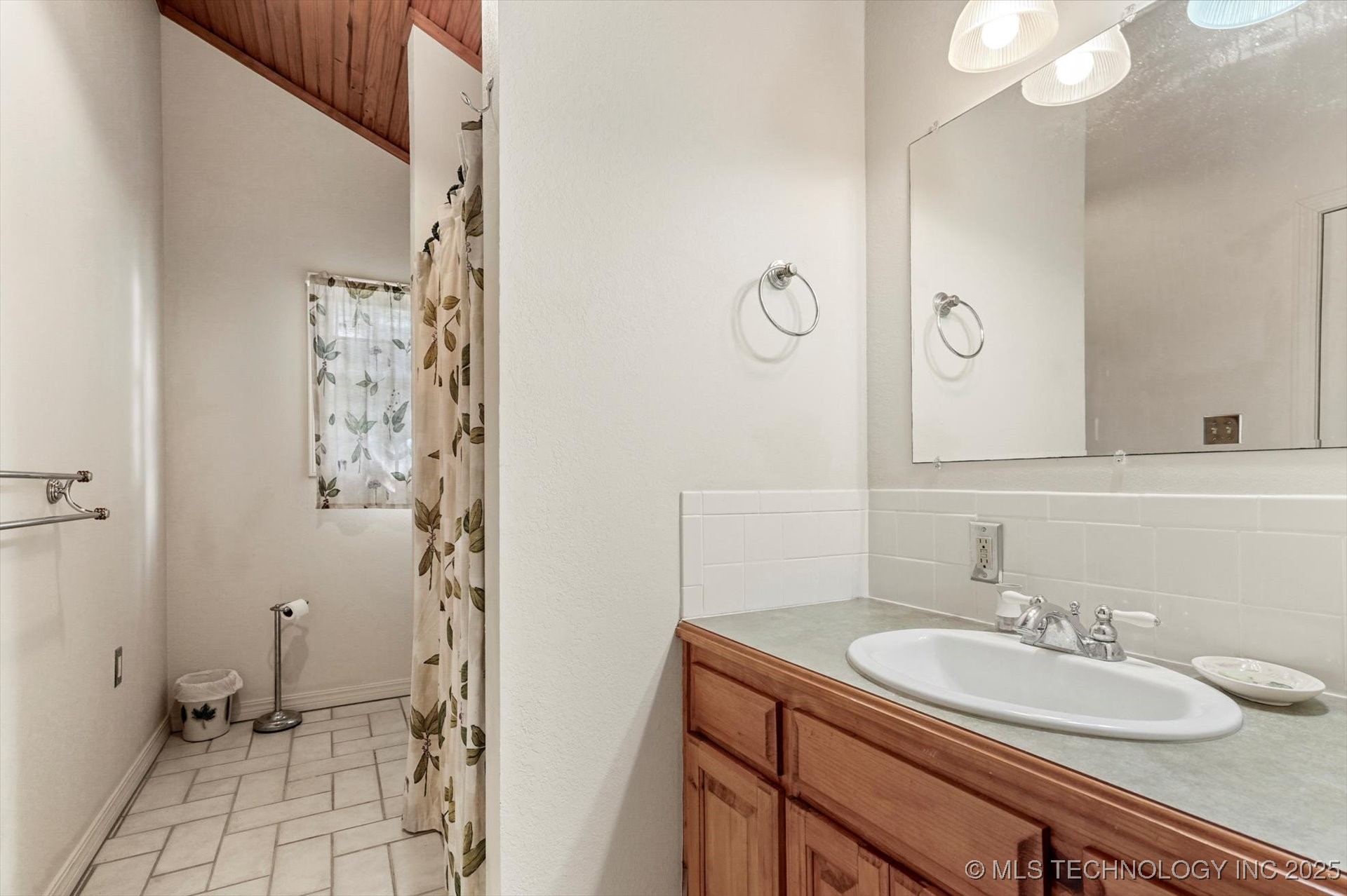 5055 E 425 Road Adair OK 74330