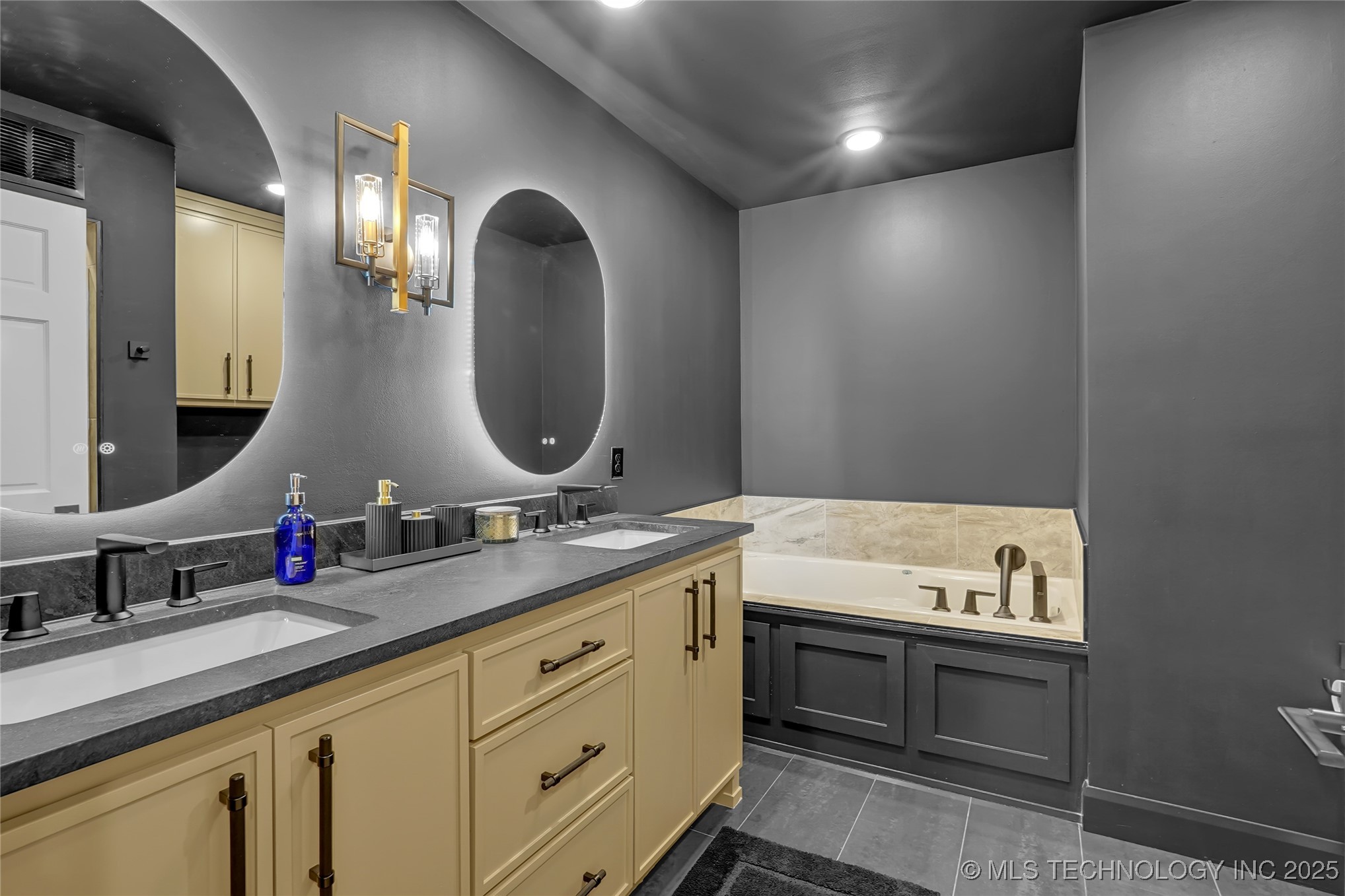 2227 E 26th Place Tulsa OK 74114