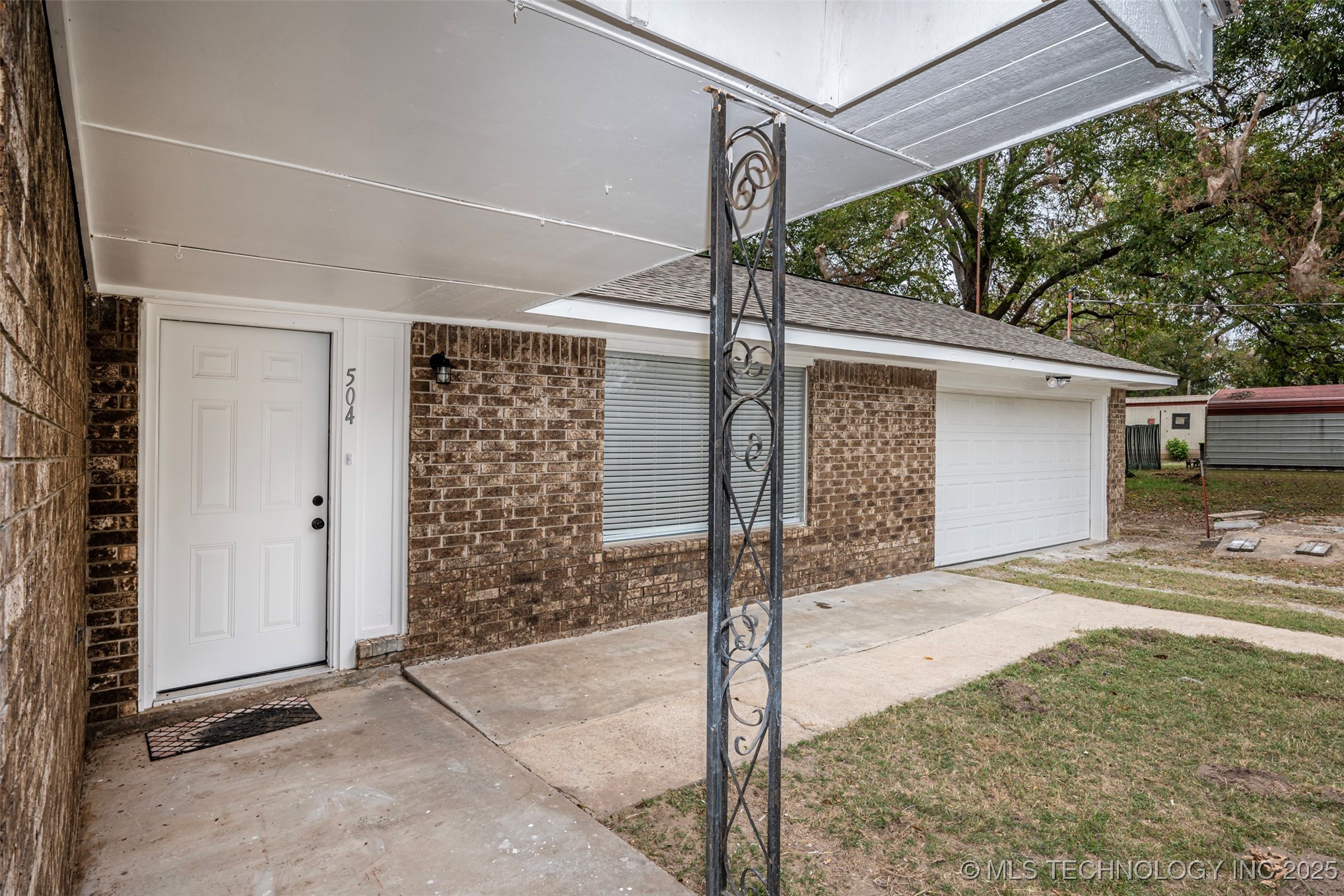 504 E Paul Allen OK 74825