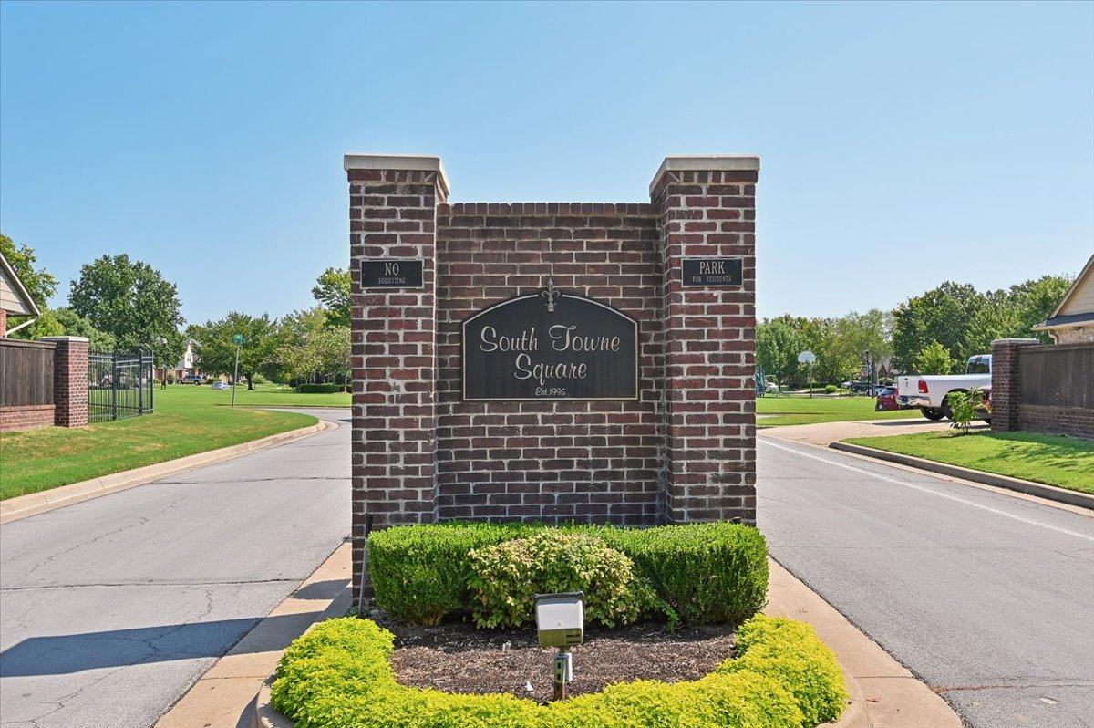9822 E 83rd Place Tulsa OK 74133