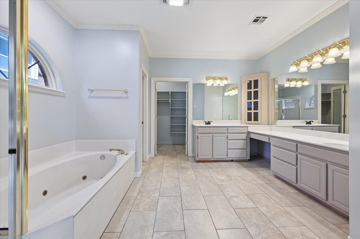 9822 E 83rd Place Tulsa OK 74133