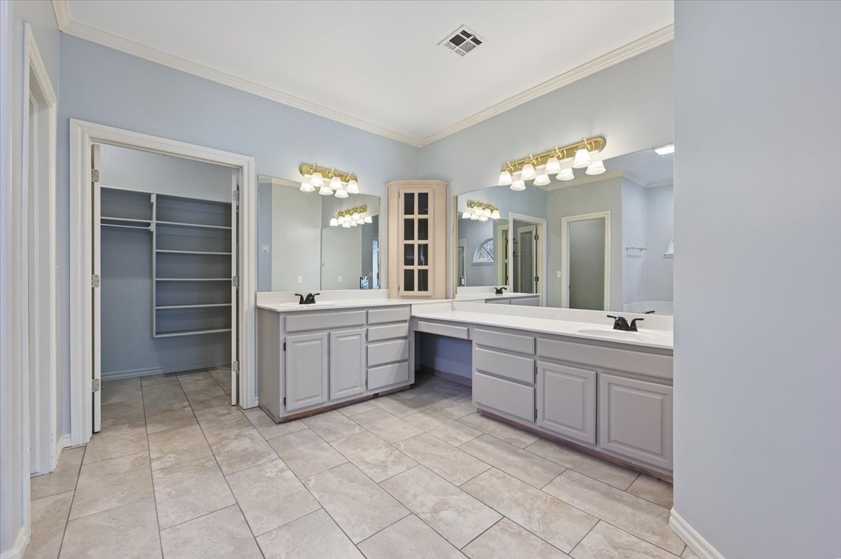9822 E 83rd Place Tulsa OK 74133