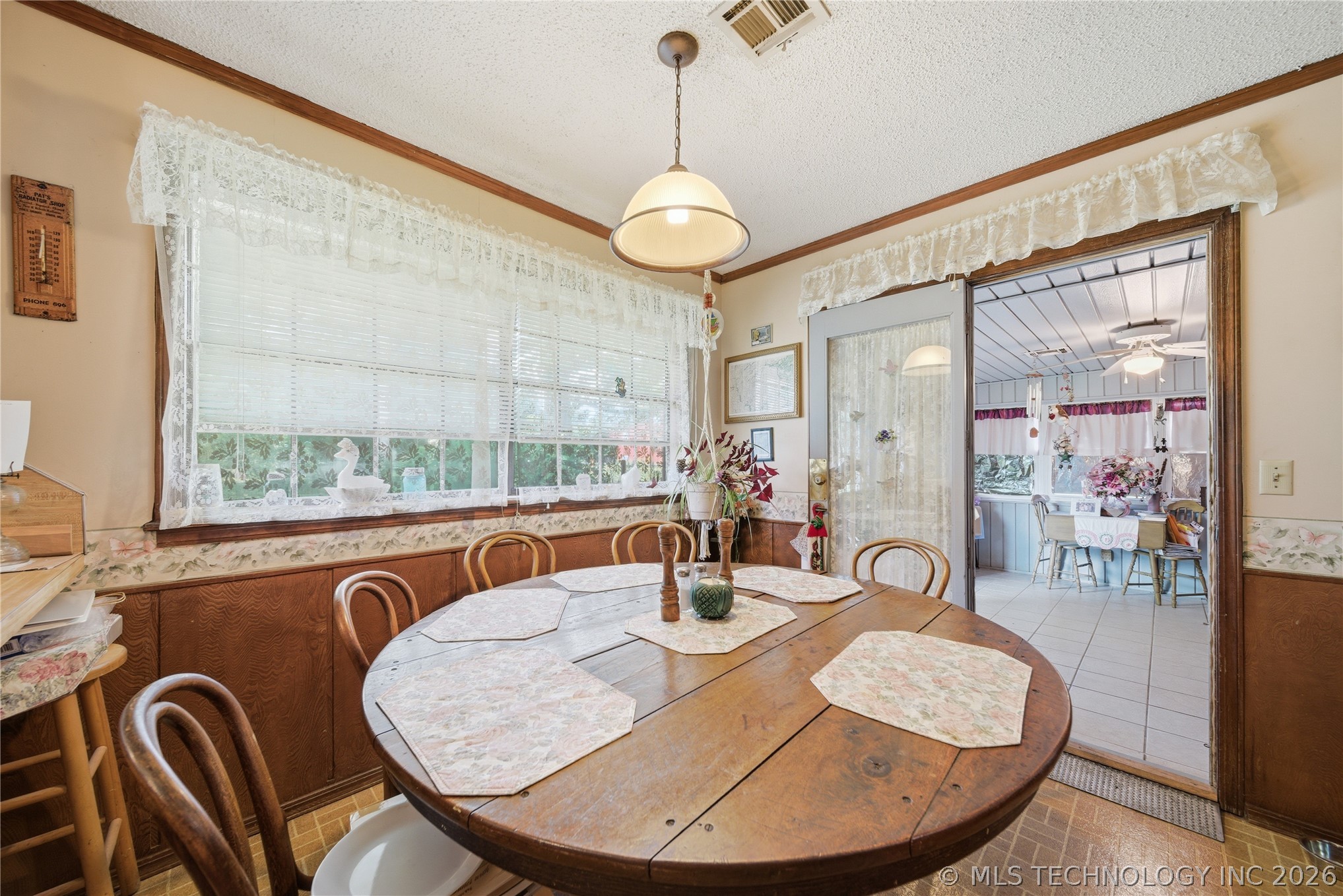 1318 E Fairview Avenue Nowata OK 74048