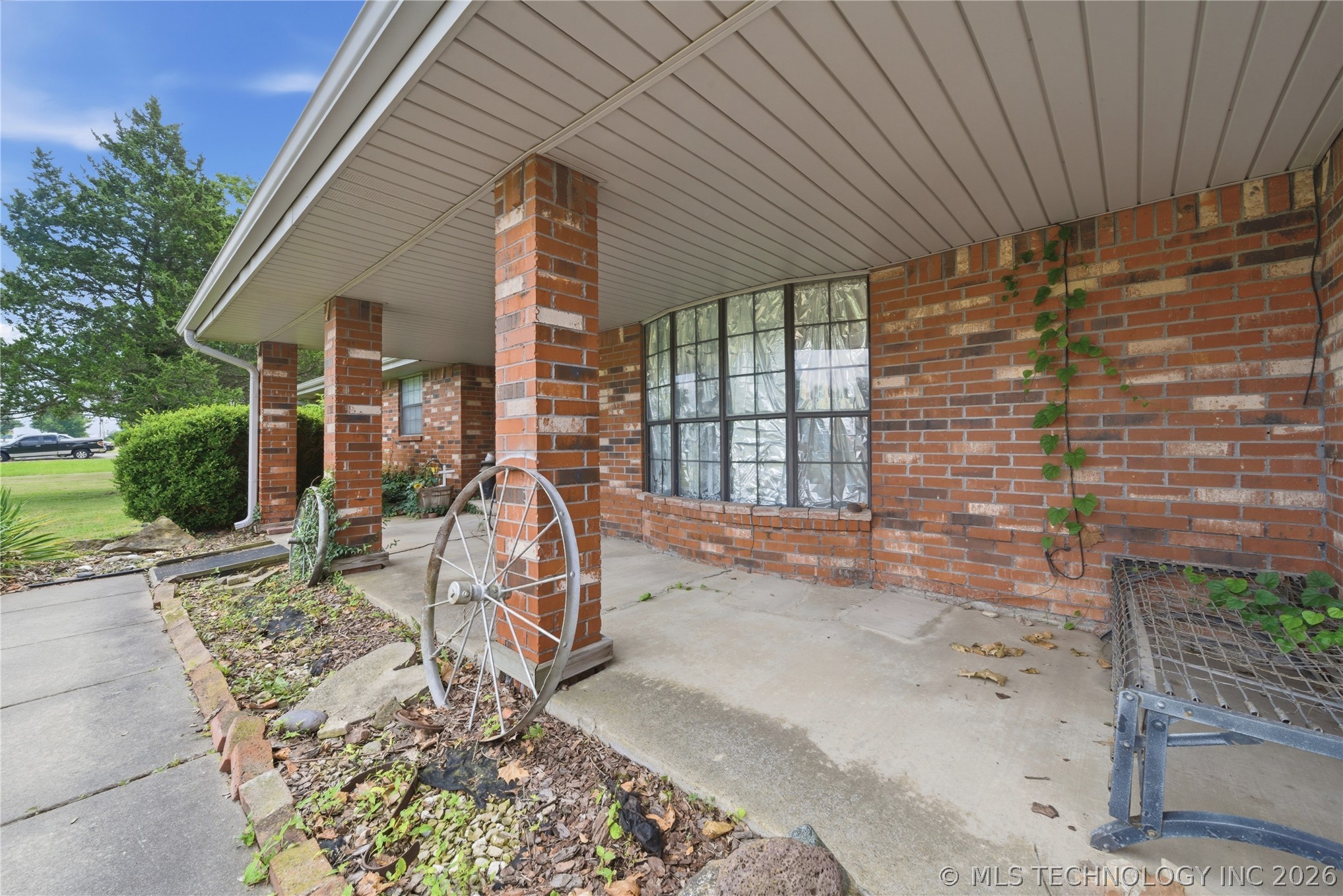 1318 E Fairview Avenue Nowata OK 74048