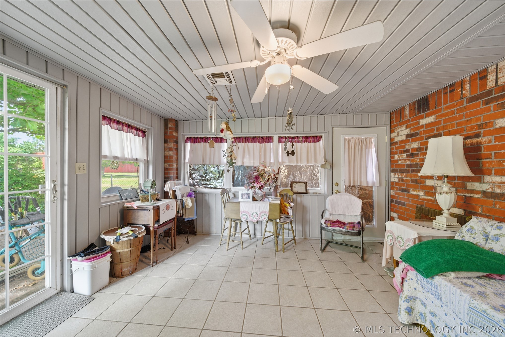 1318 E Fairview Avenue Nowata OK 74048