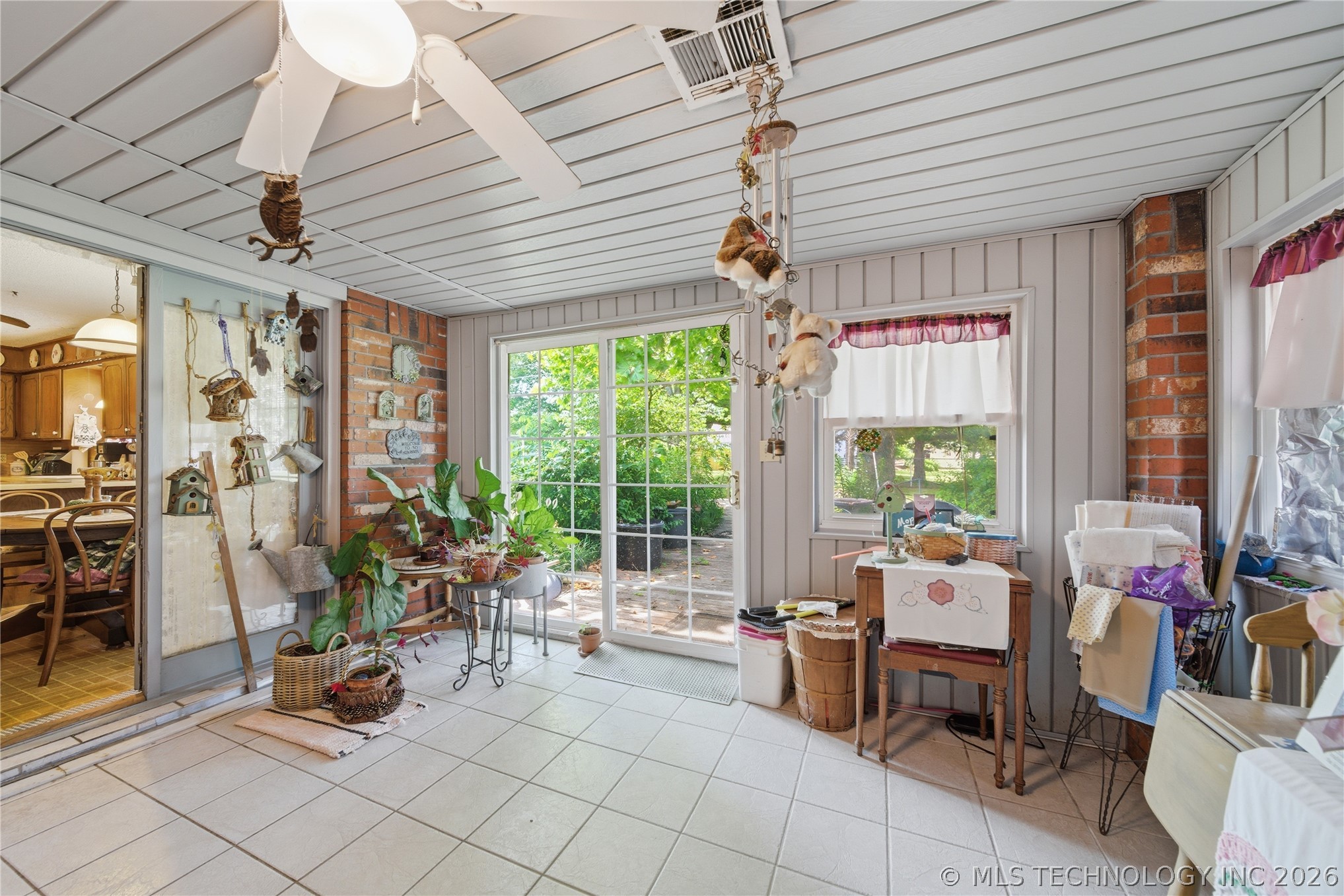 1318 E Fairview Avenue Nowata OK 74048
