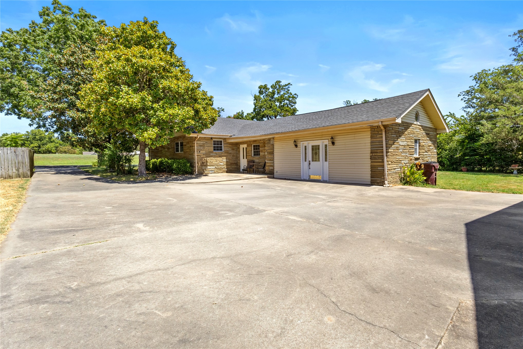 509 Sunset Strip Eufaula OK 74432