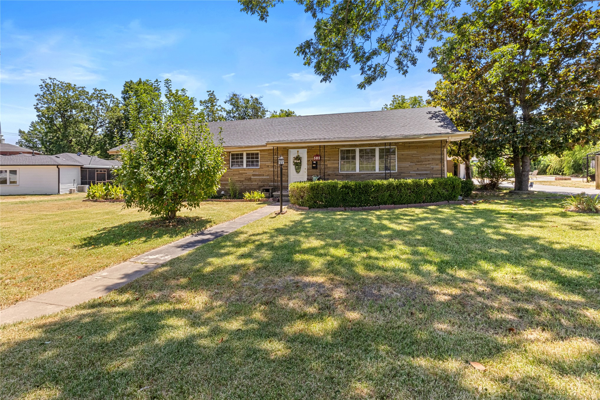 509 Sunset Strip Eufaula OK 74432