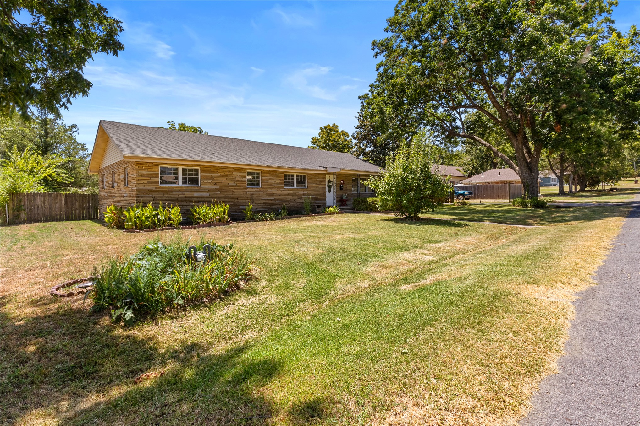 509 Sunset Strip Eufaula OK 74432