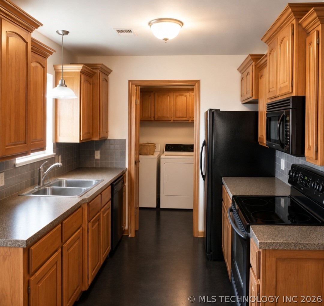 711 E Iowa Street Whitefield OK 74472