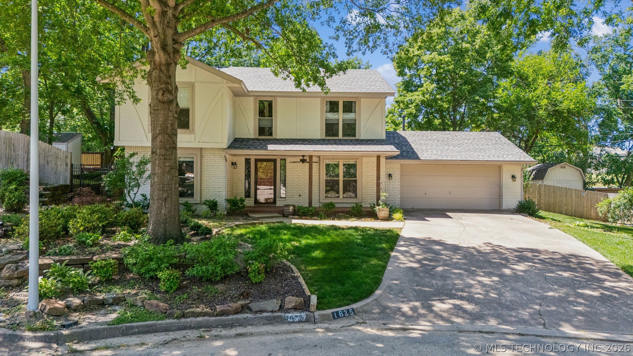 1625 Cherokee Hills Drive Bartlesville OK 74006