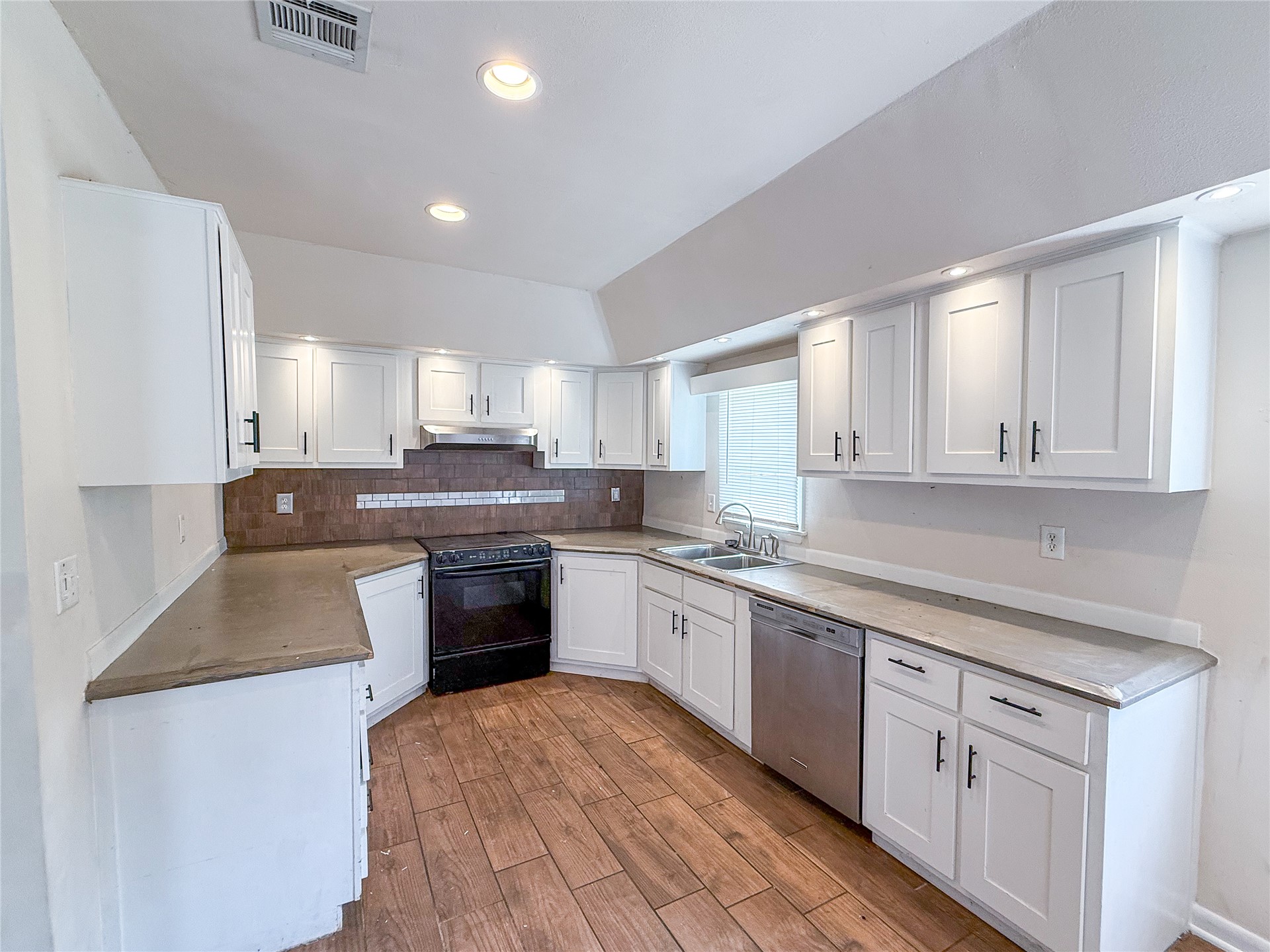 1563 S Oak Avenue Bartlesville OK 74003
