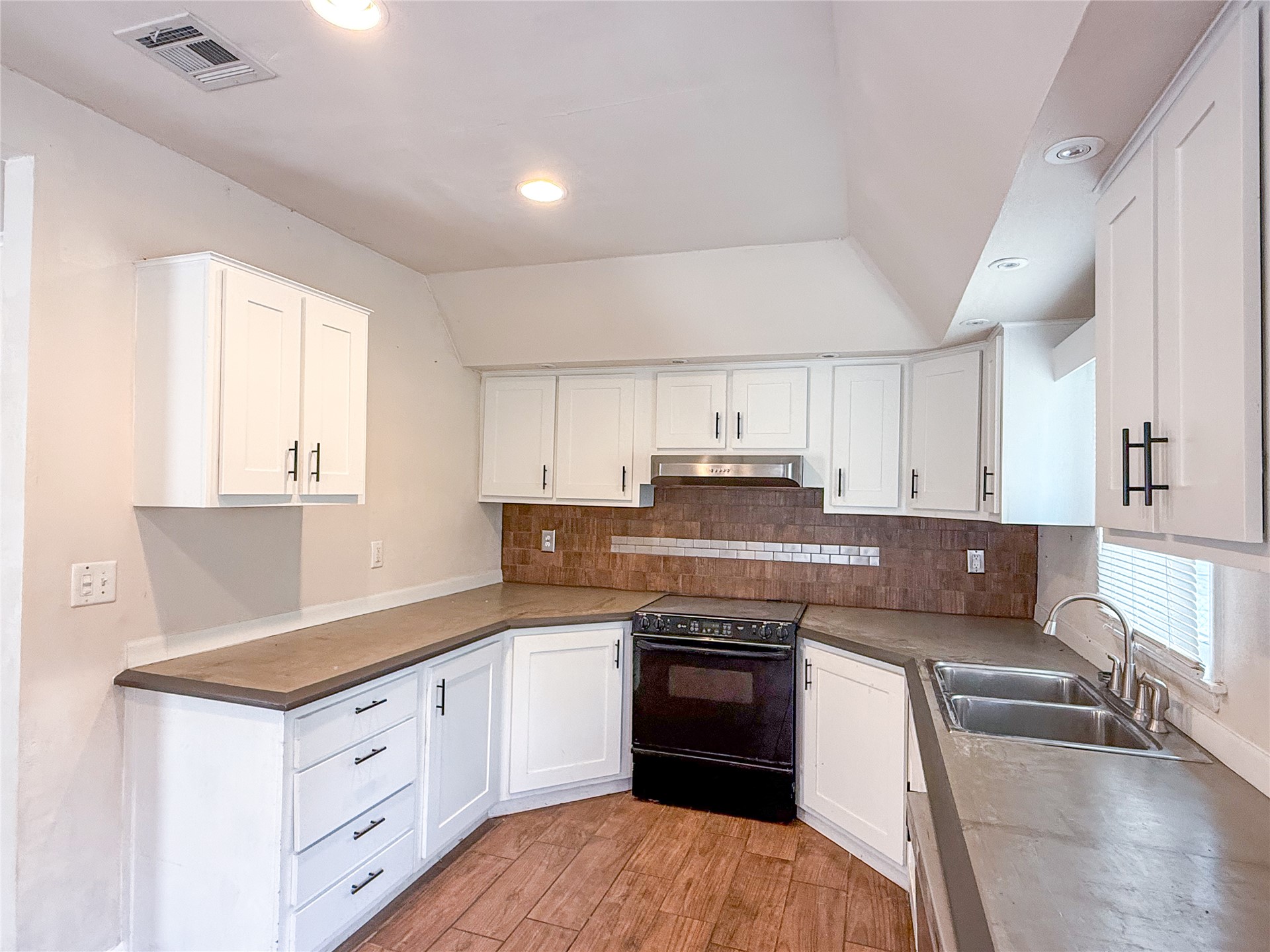 1563 S Oak Avenue Bartlesville OK 74003