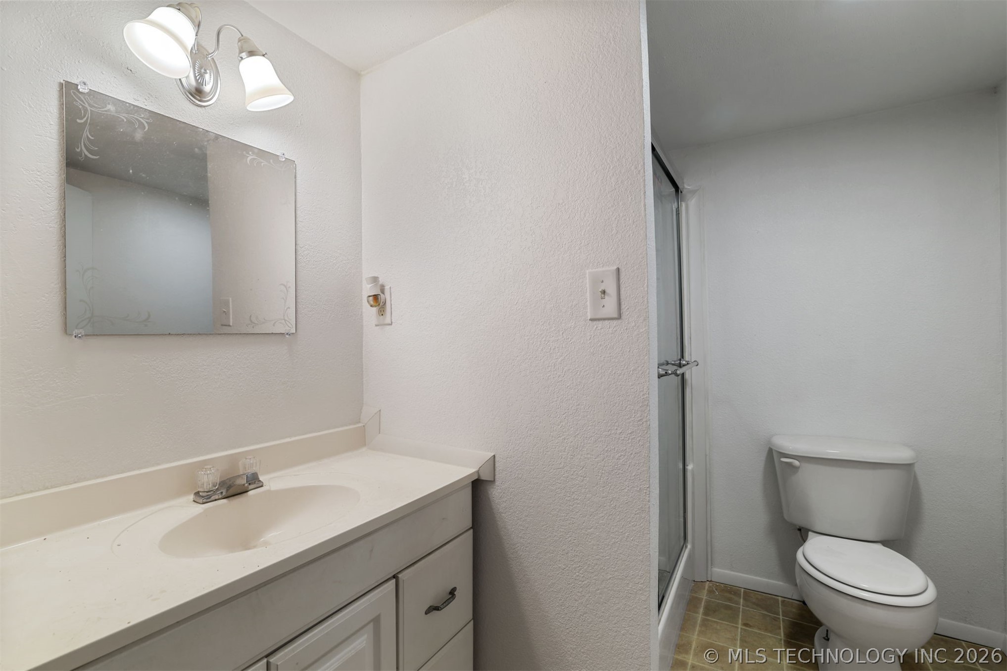 610 E Mckennon Calera OK 74730