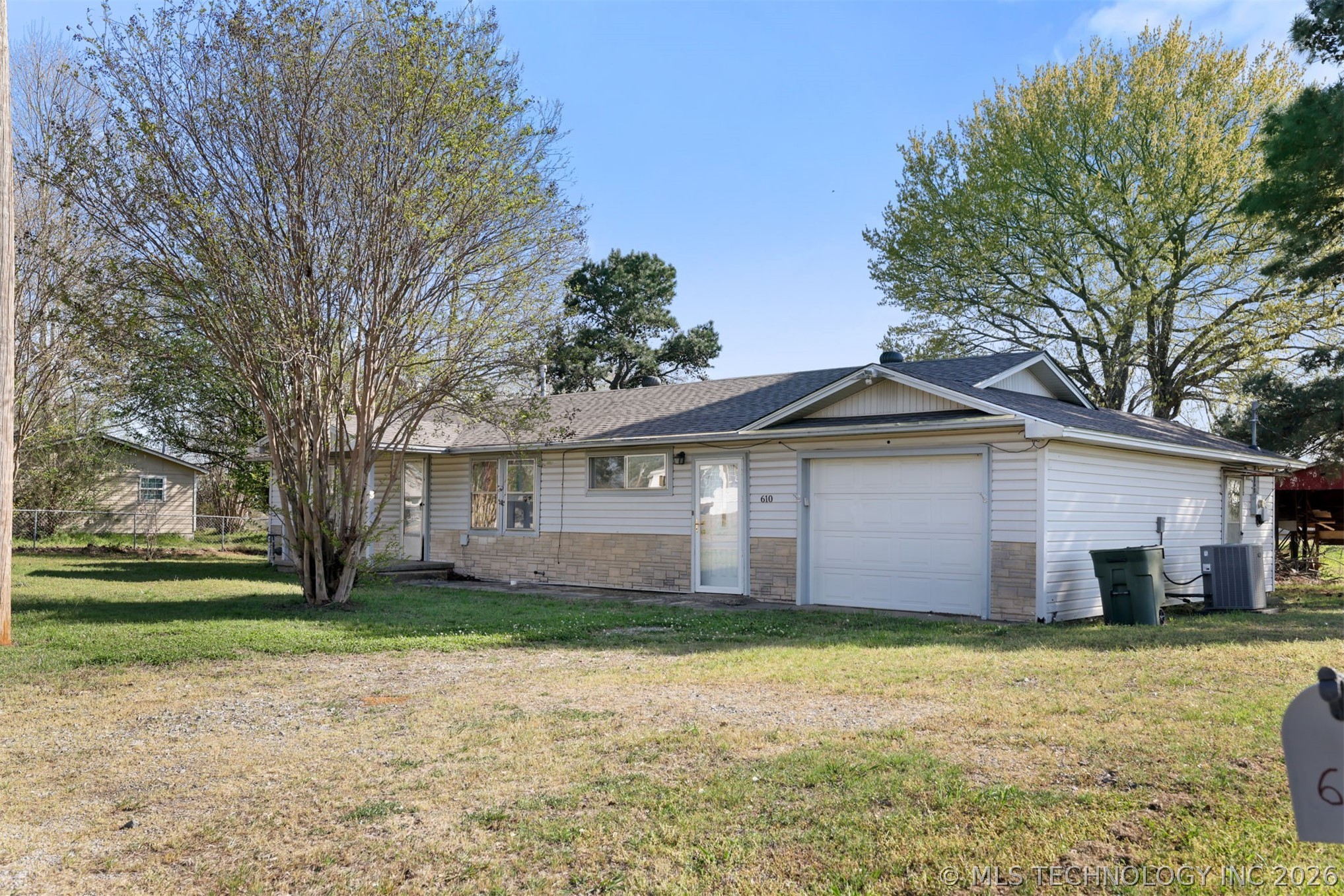 610 E Mckennon Calera OK 74730