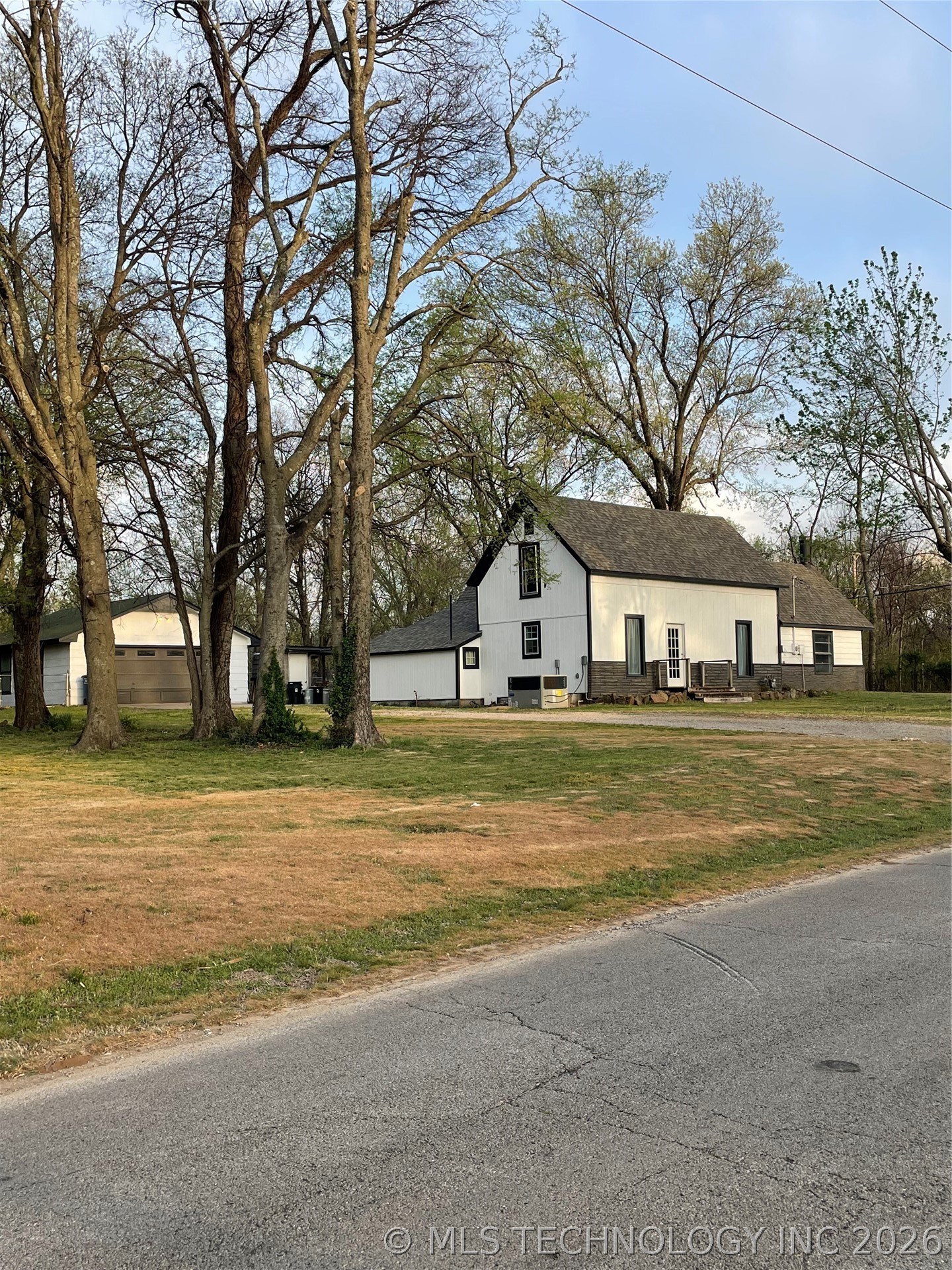 1501 E Cherokee Street Wagoner OK 74467