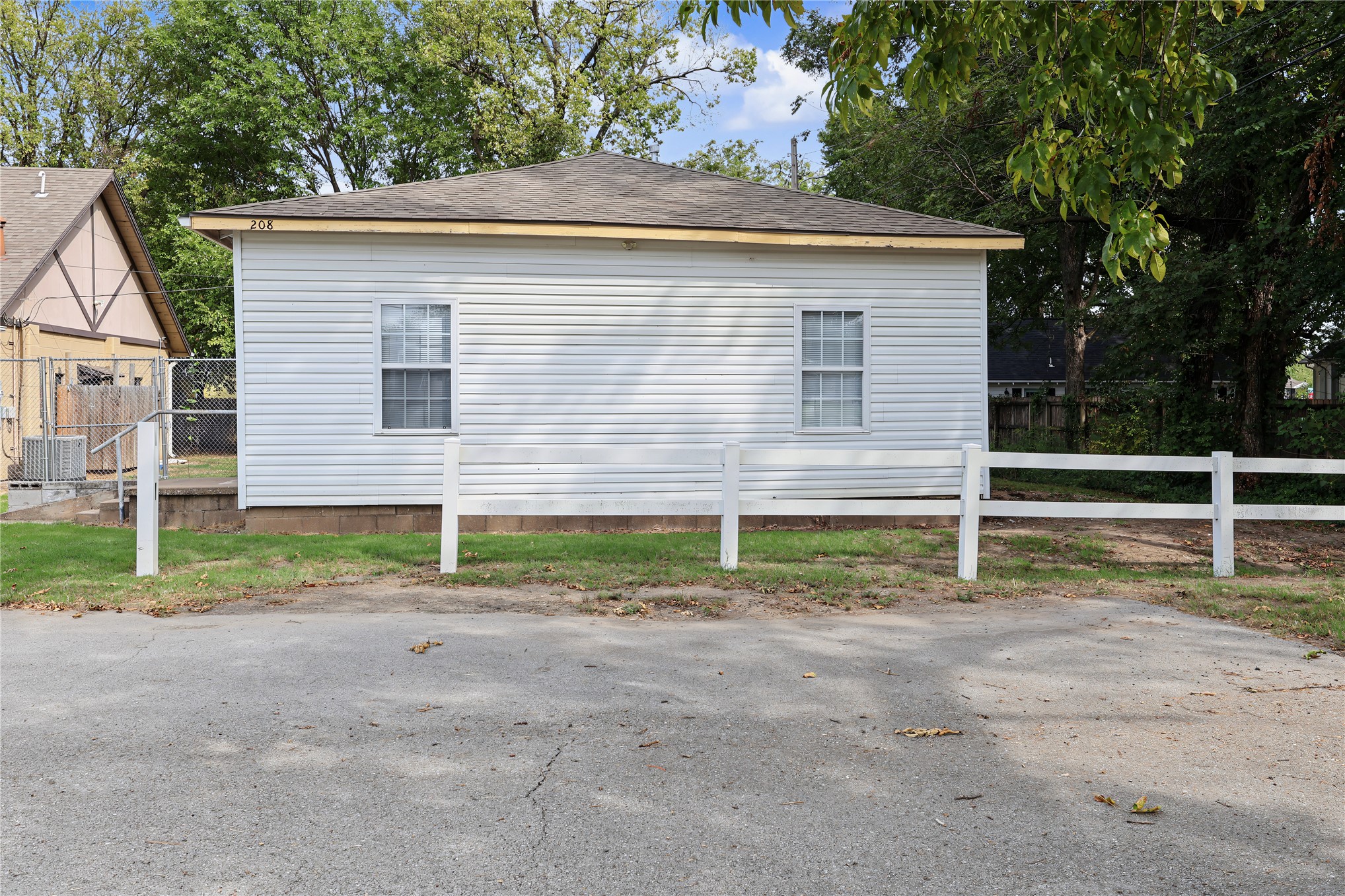 208 E 3rd Street Skiatook OK 74070