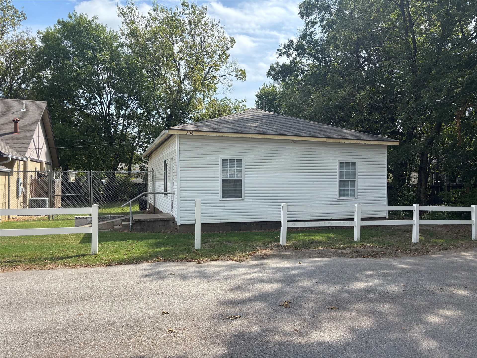 208 E 3rd Street Skiatook OK 74070