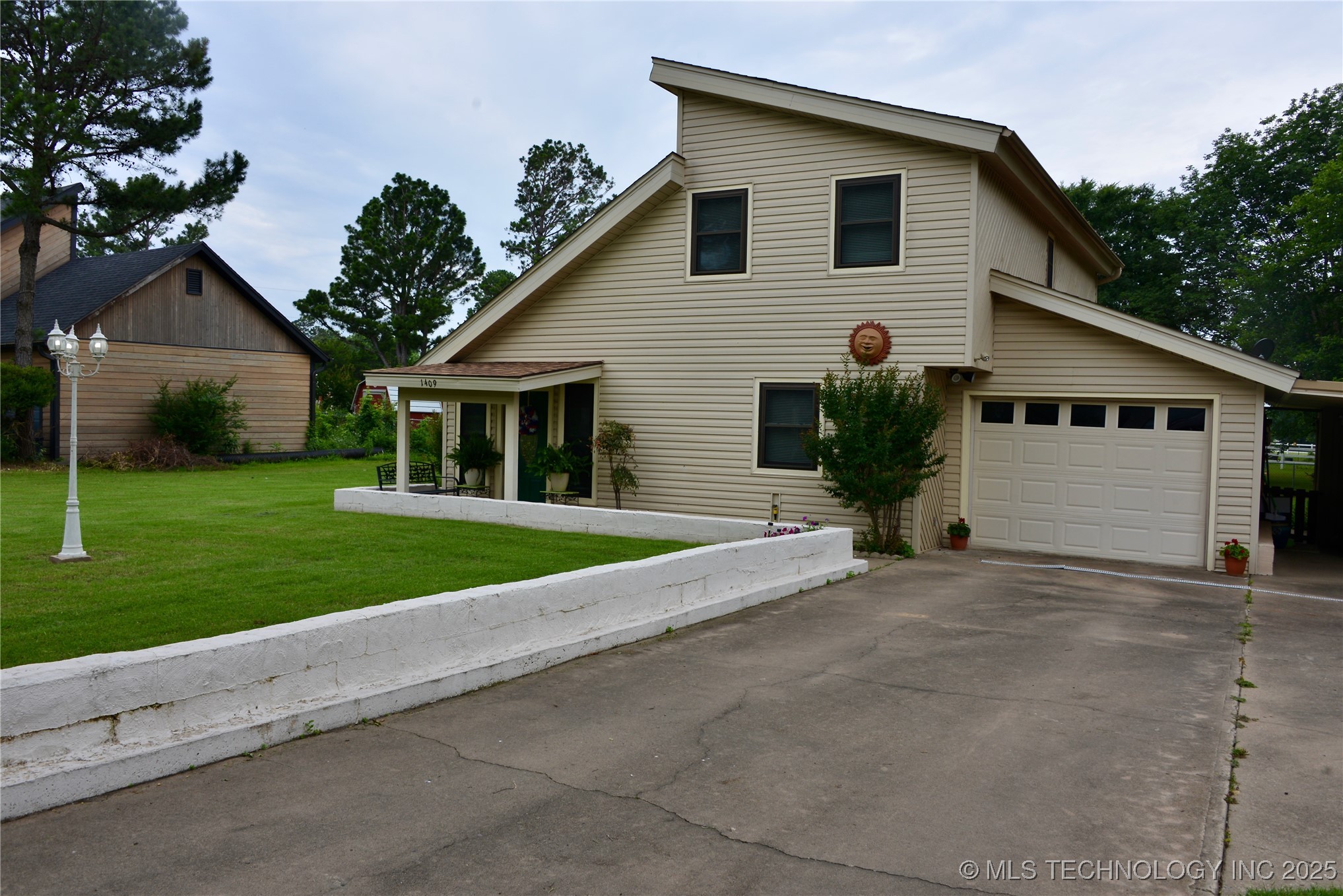 1409 N 5th Street Henryetta OK 74437