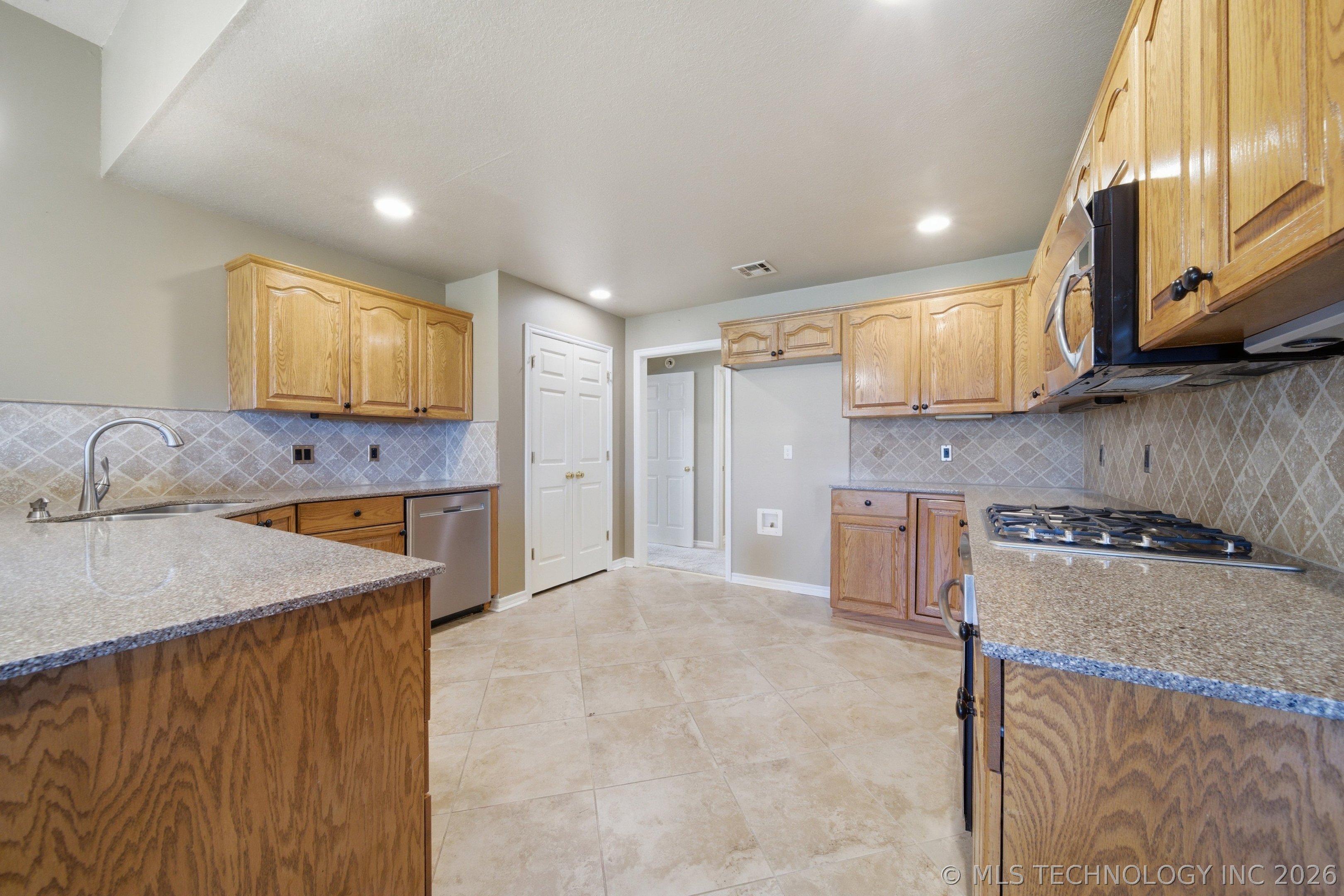 106 S 67th Eastavenue Broken Arrow OK 74014