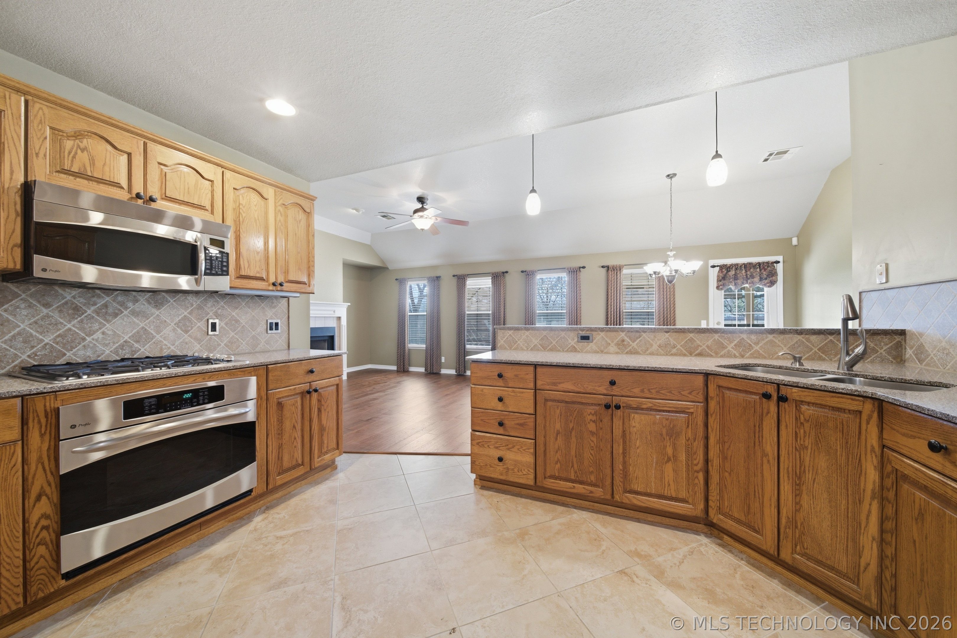 106 S 67th Eastavenue Broken Arrow OK 74014