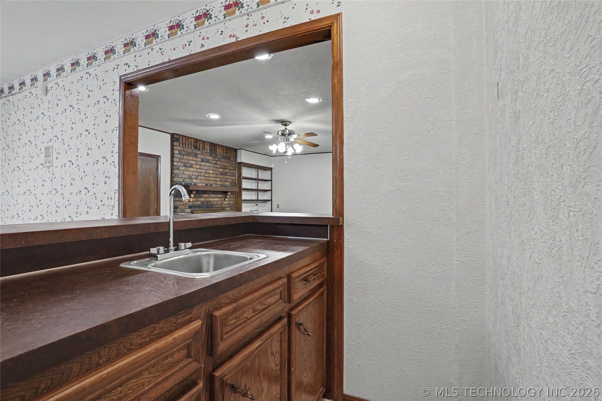 5706 S Columbia Place Tulsa OK 74105