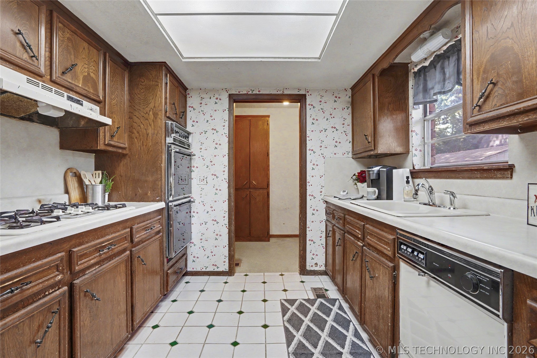 5706 S Columbia Place Tulsa OK 74105
