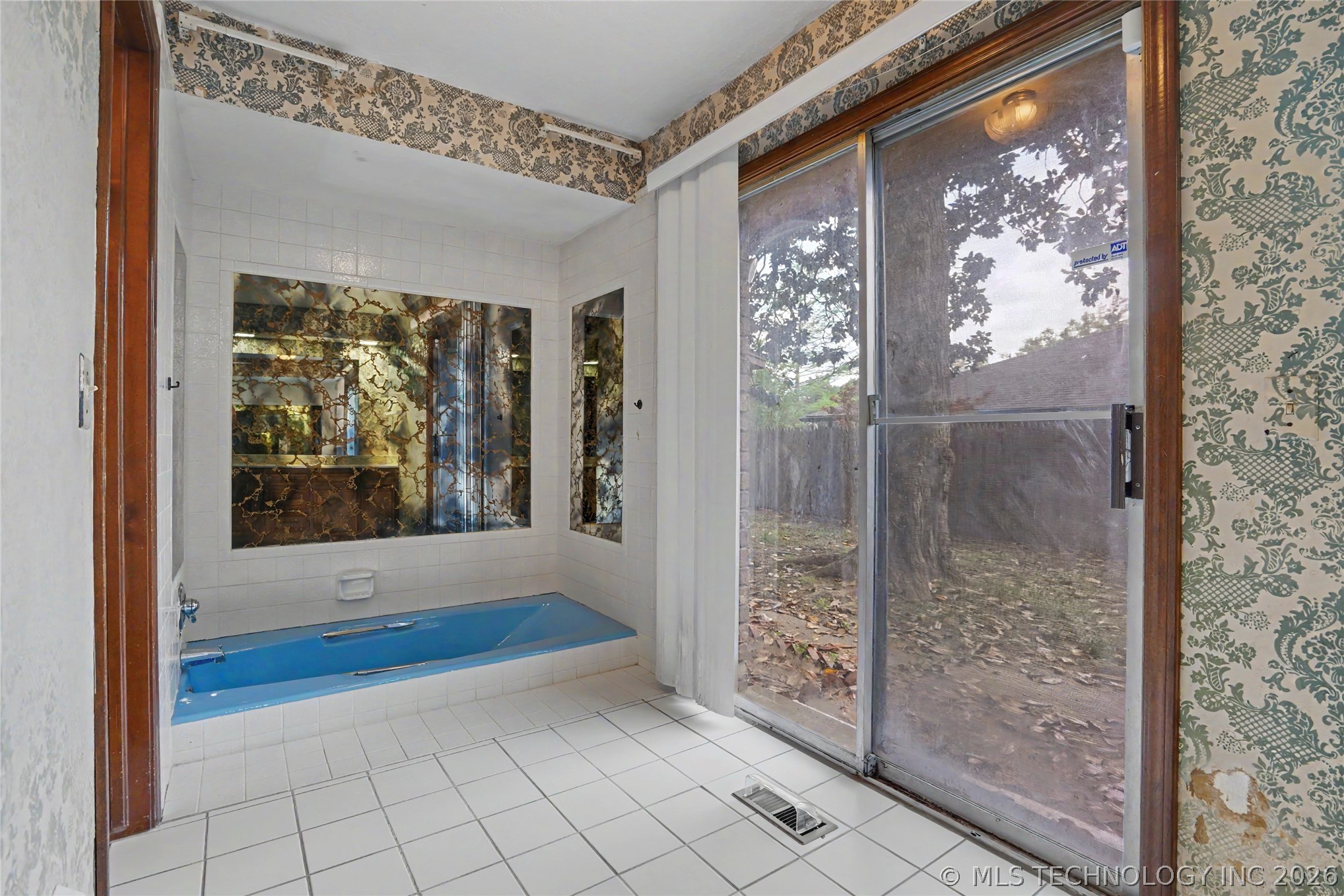 5706 S Columbia Place Tulsa OK 74105