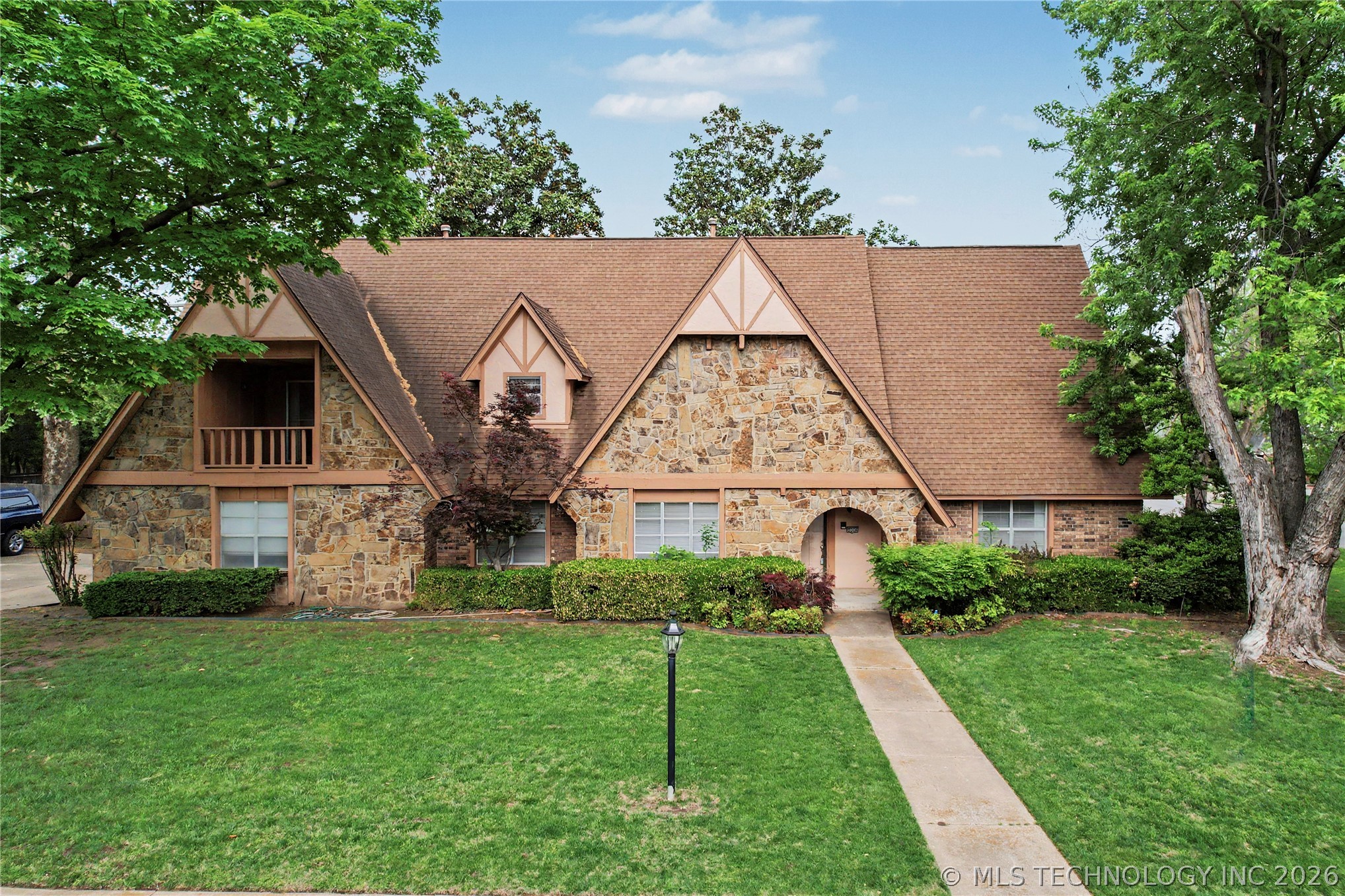 5706 S Columbia Place Tulsa OK 74105