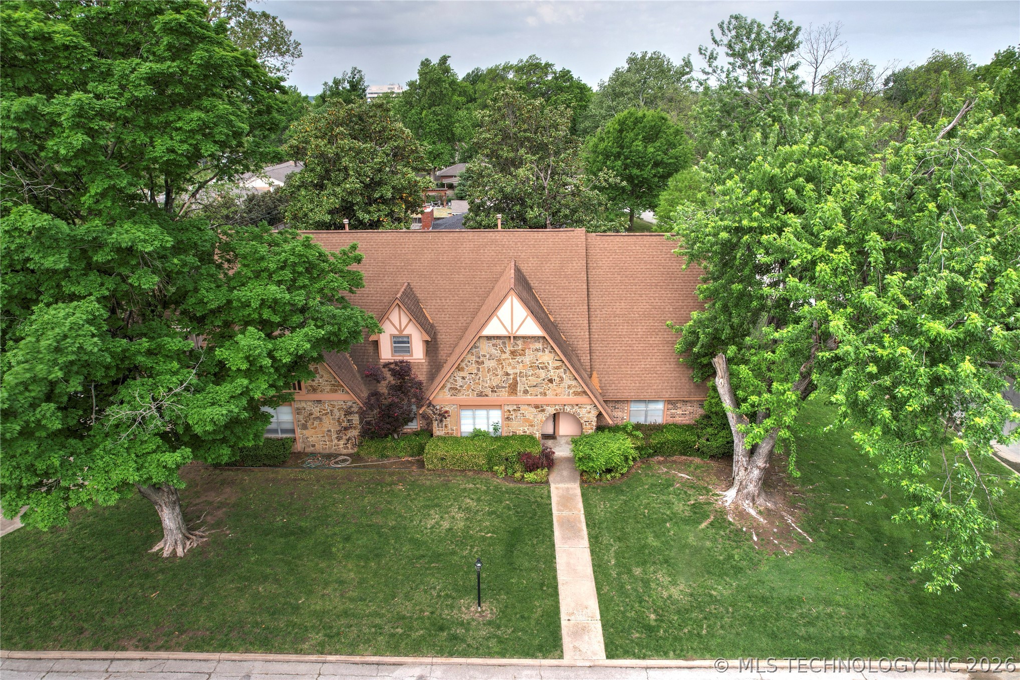 5706 S Columbia Place Tulsa OK 74105